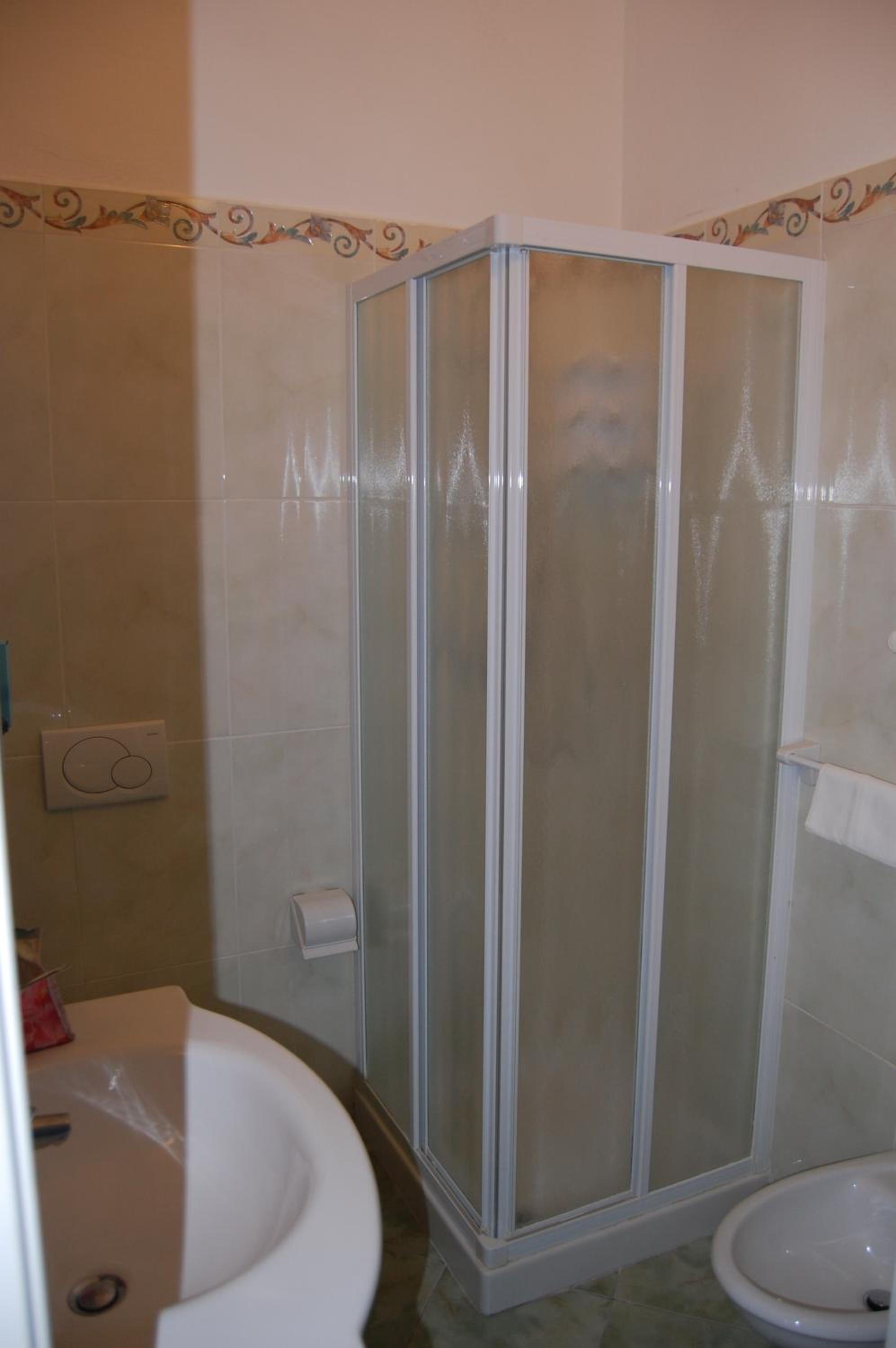 Double or Twin Room - Photo 7