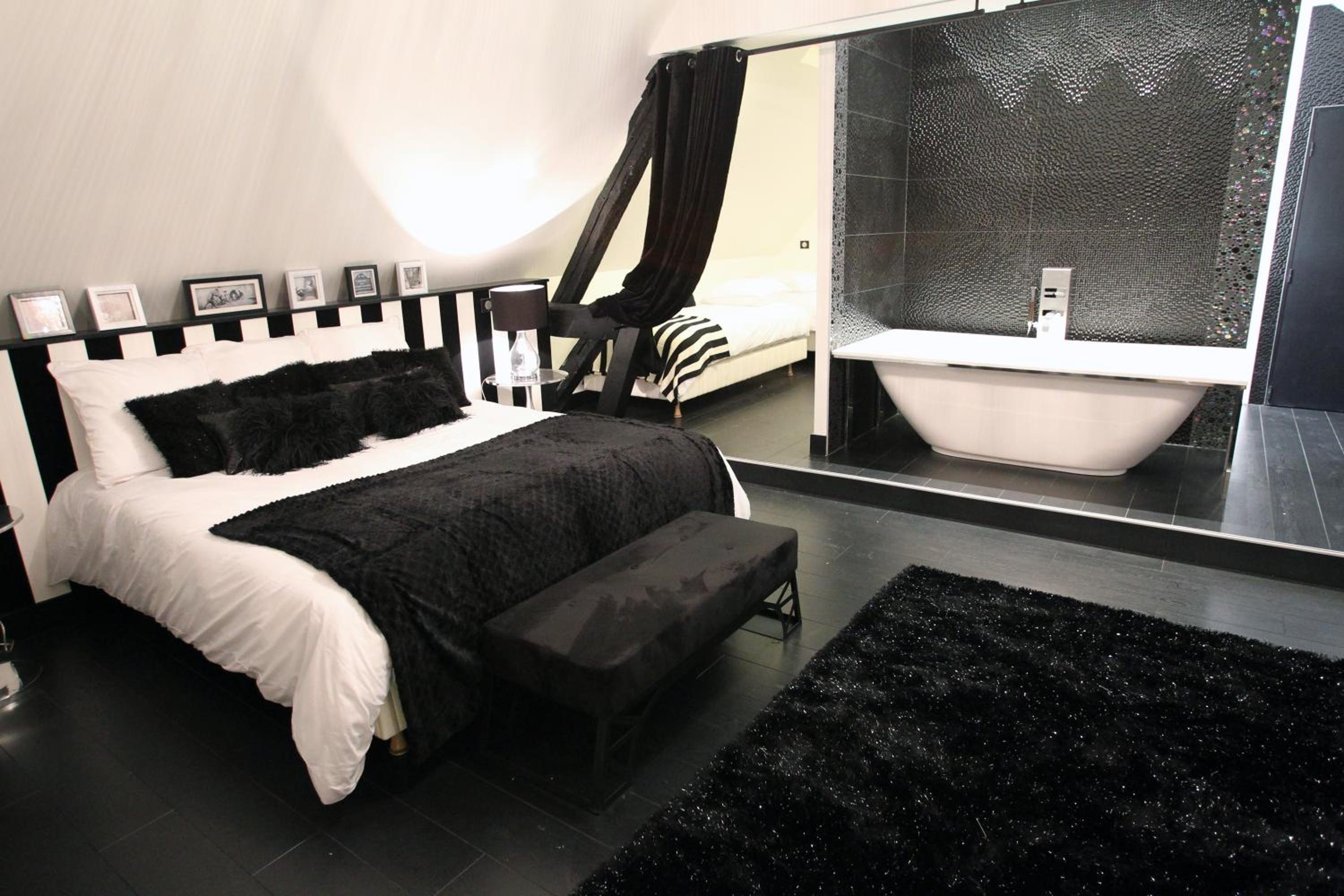Deluxe Suite 2 - Photo 1