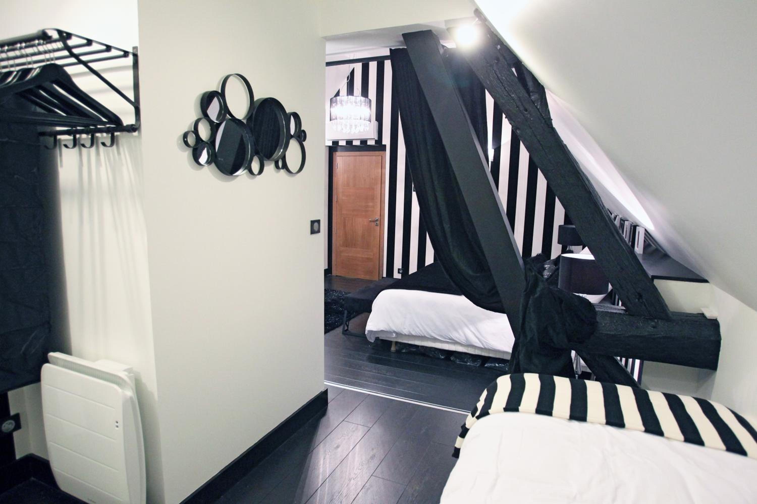 Deluxe Suite 2 - Photo 10