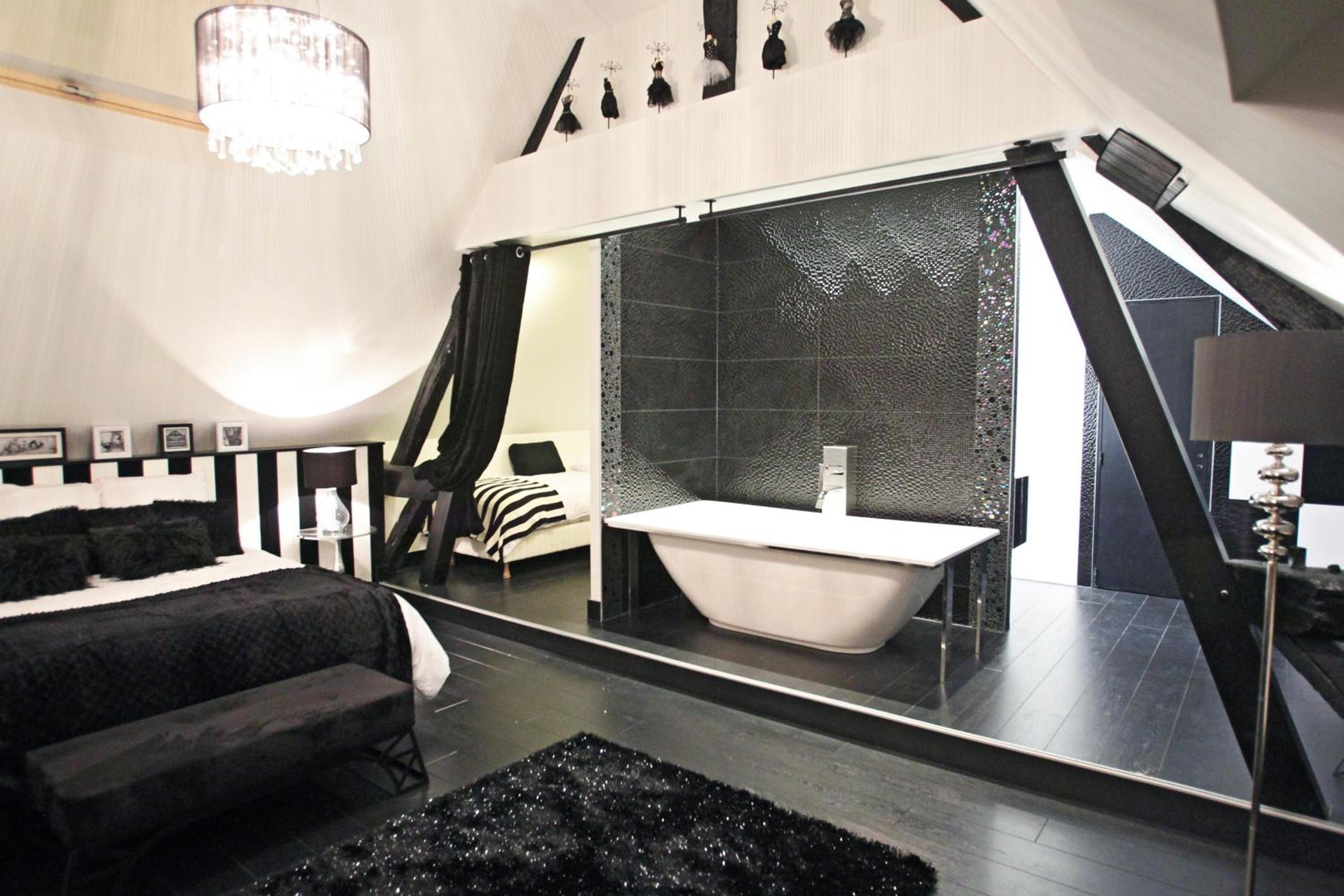 Deluxe Suite 2 - Photo 3