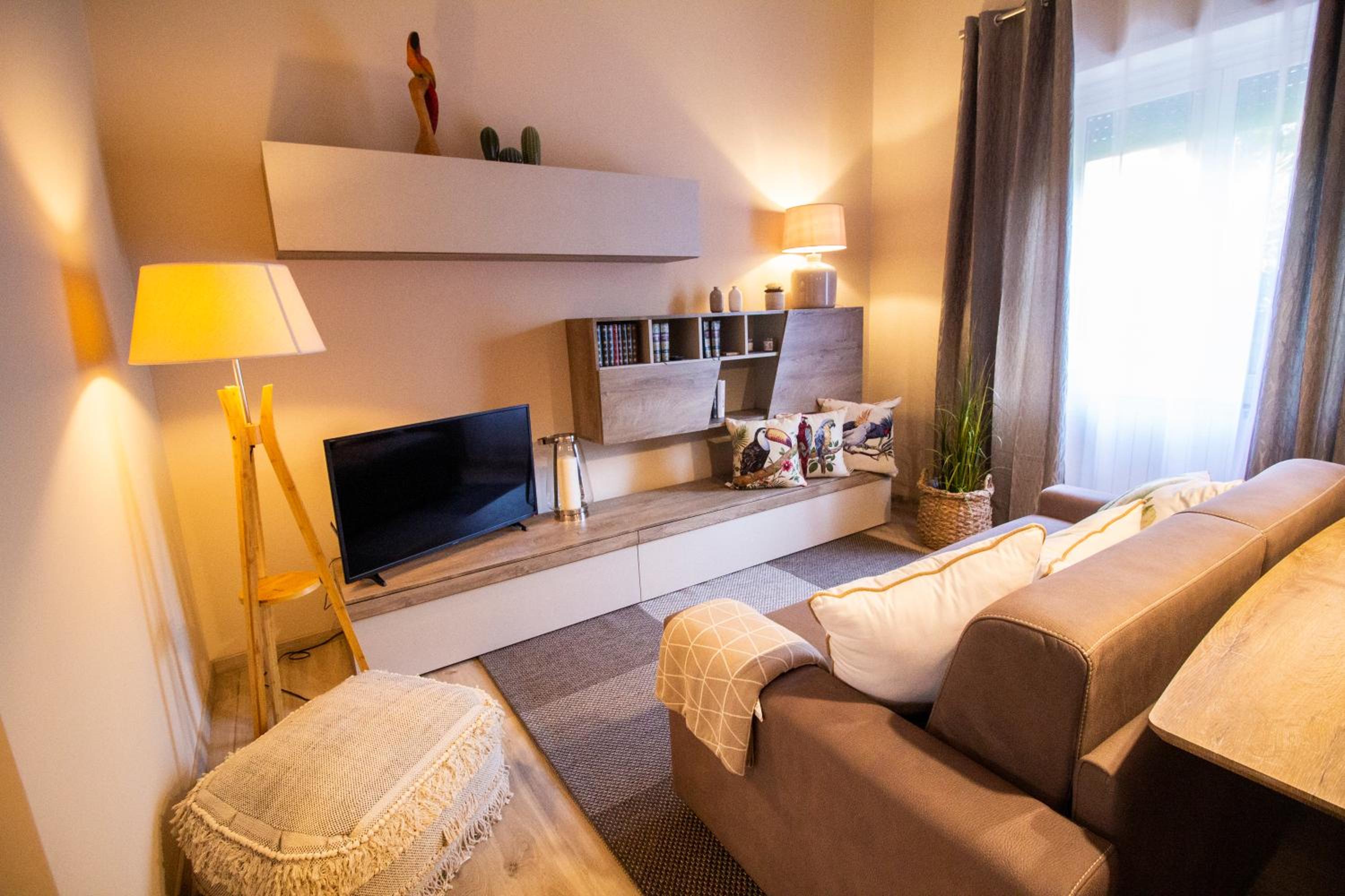 One-Bedroom Apartment - Photo 1
