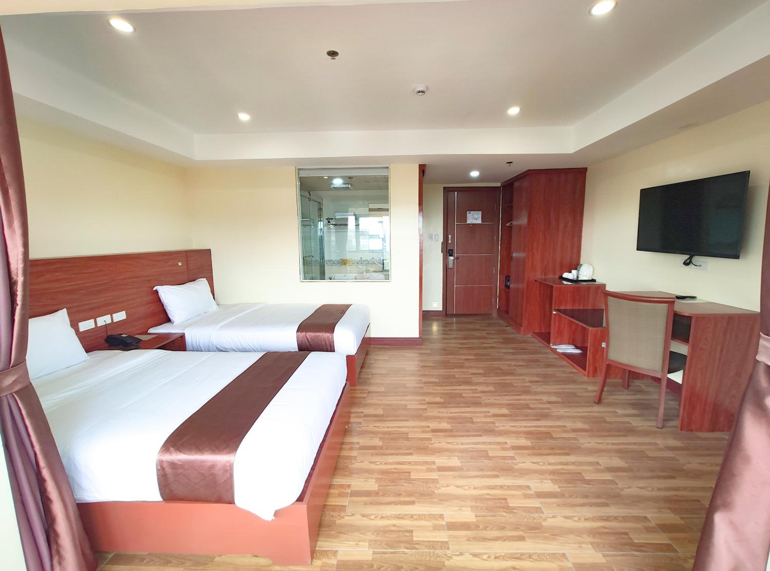 Deluxe Double Room with Two Double Beds - Photo 2