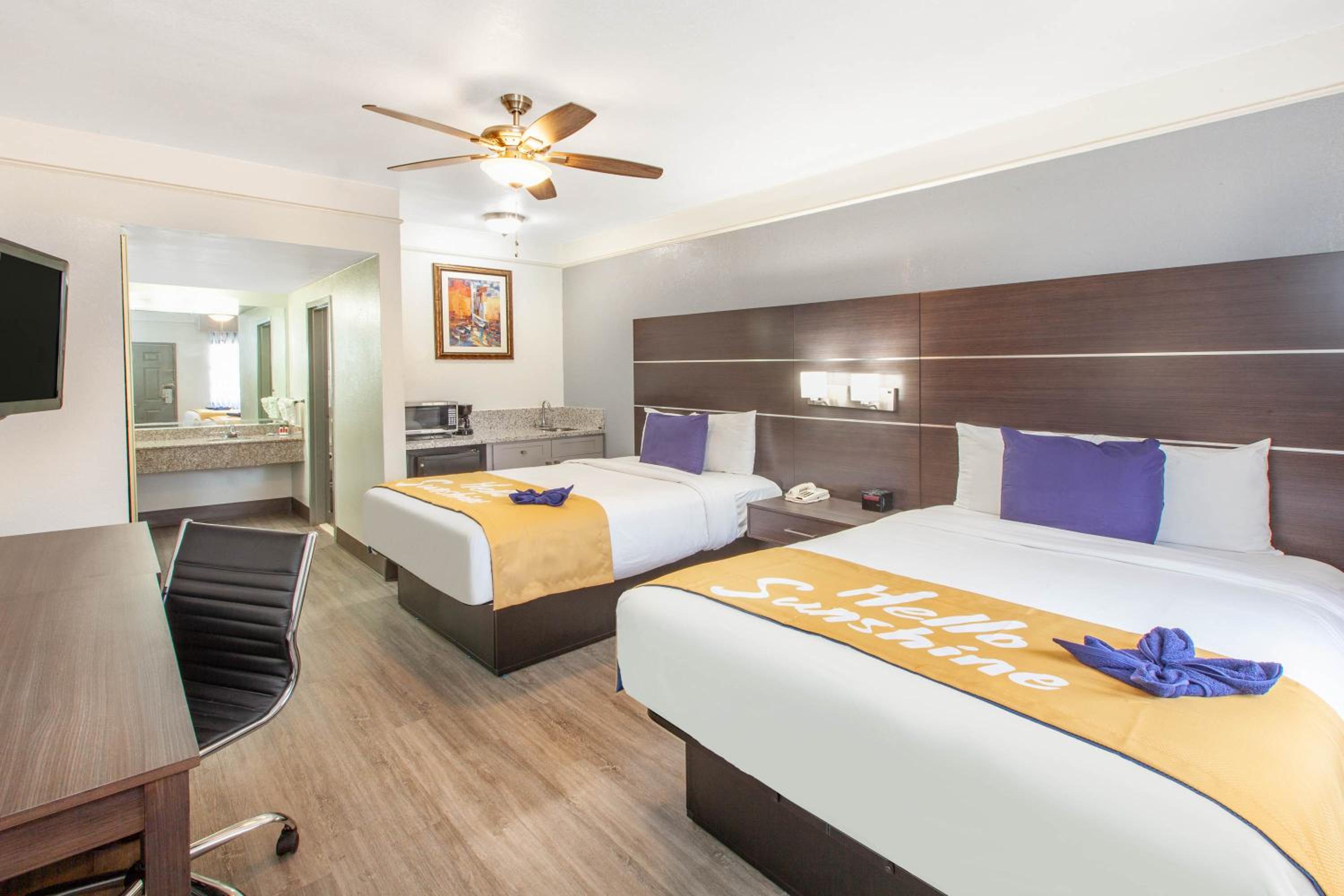 Queen Room with Two Queen Beds 1st Floor- Smoking