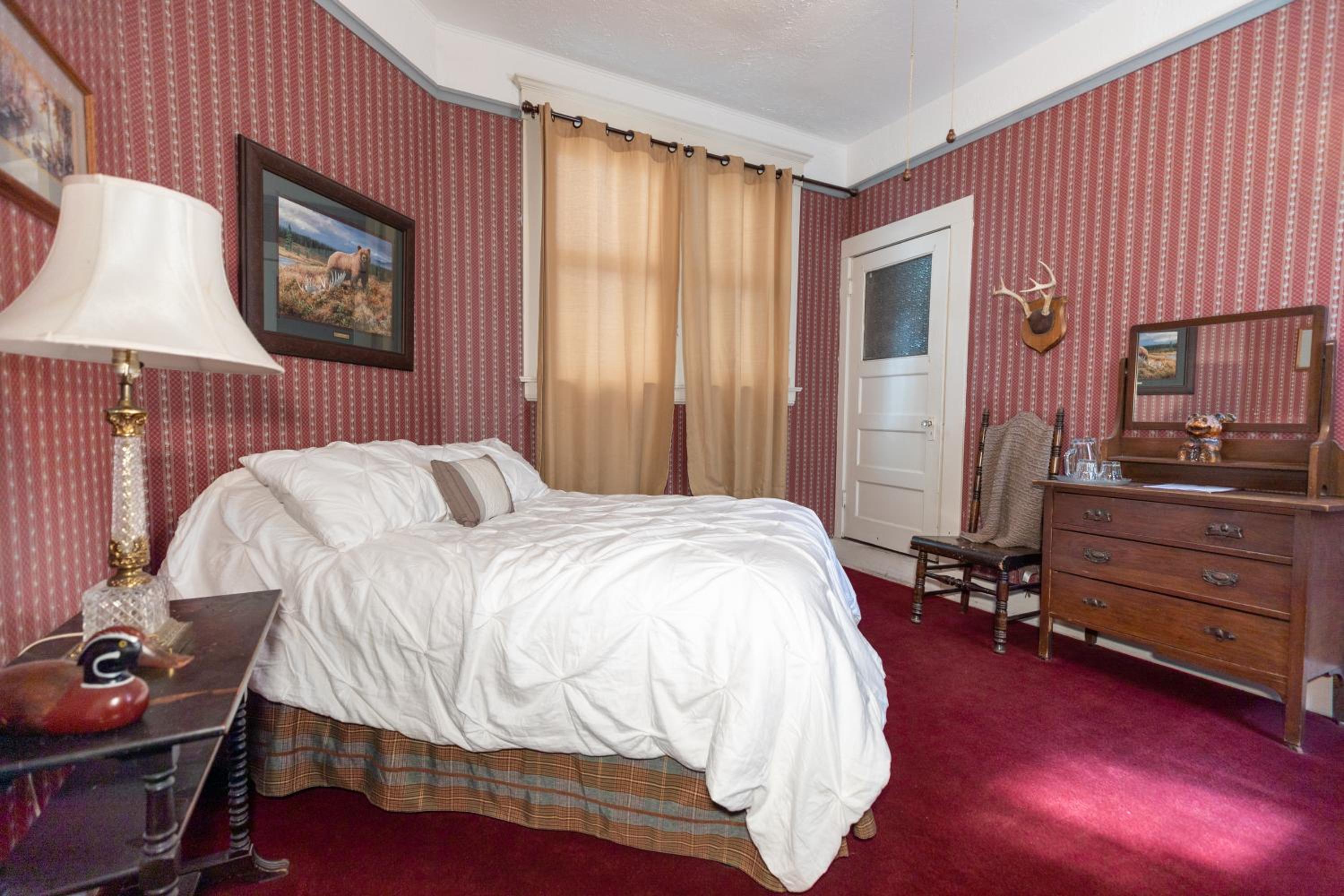 Single Room with Bath photo 1