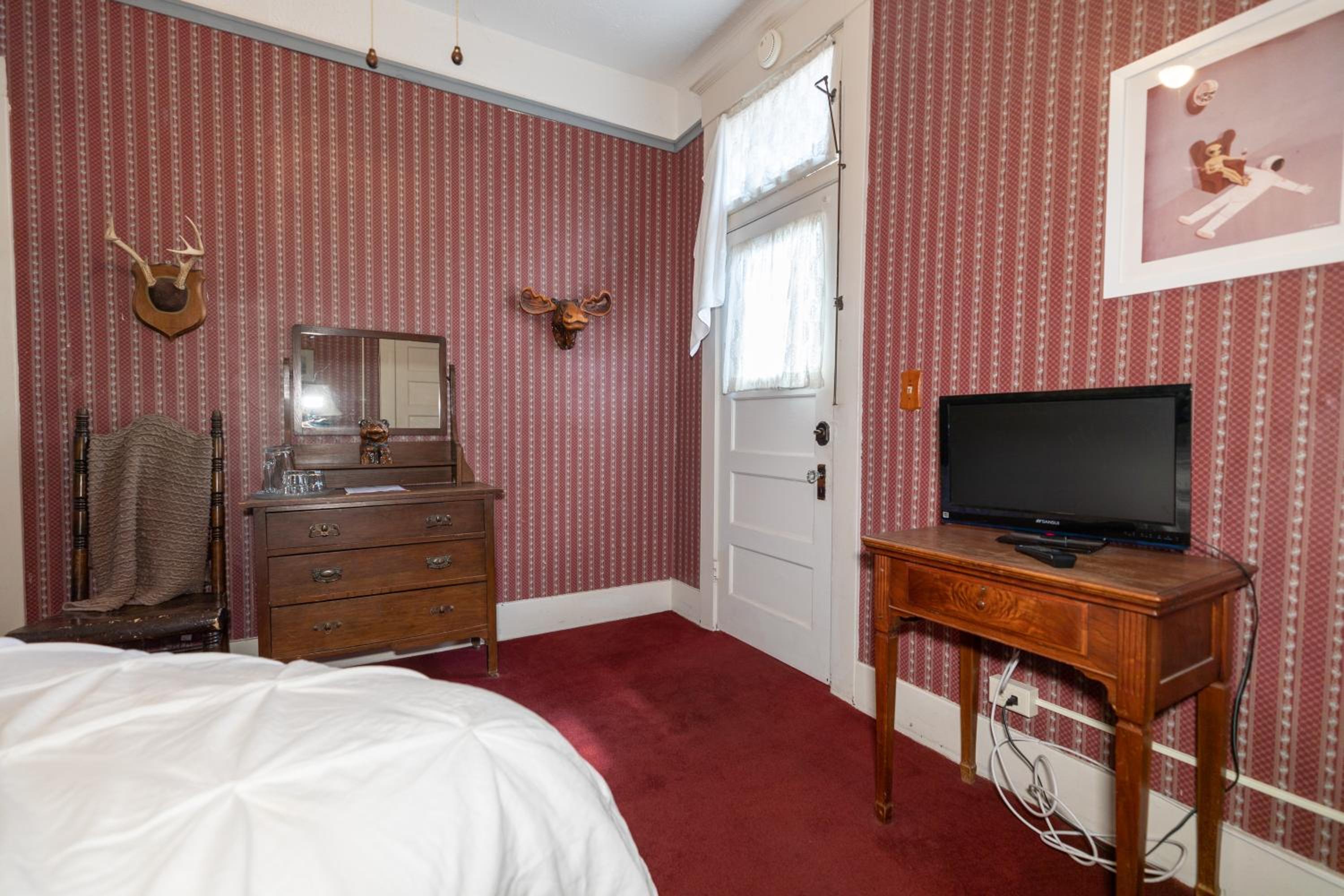 Single Room with Bath photo 2