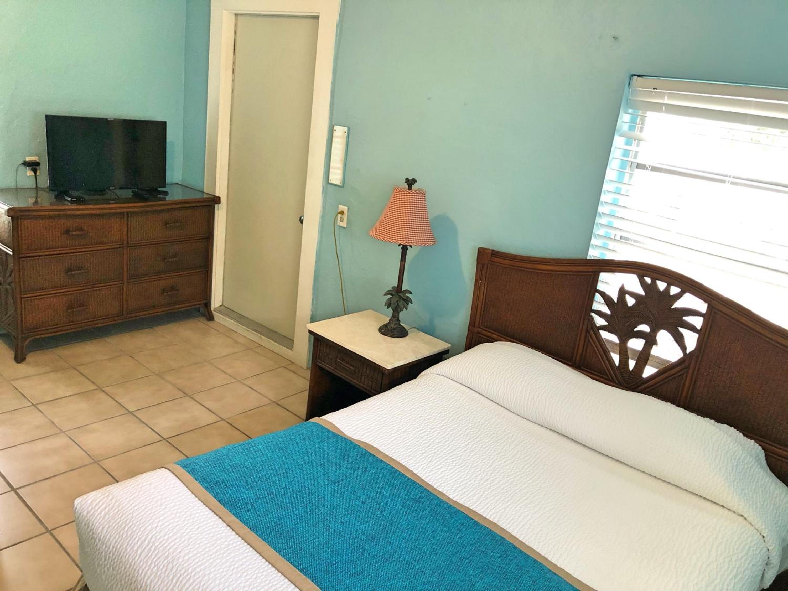 Paradise Two Double Beds Waterfront Suite