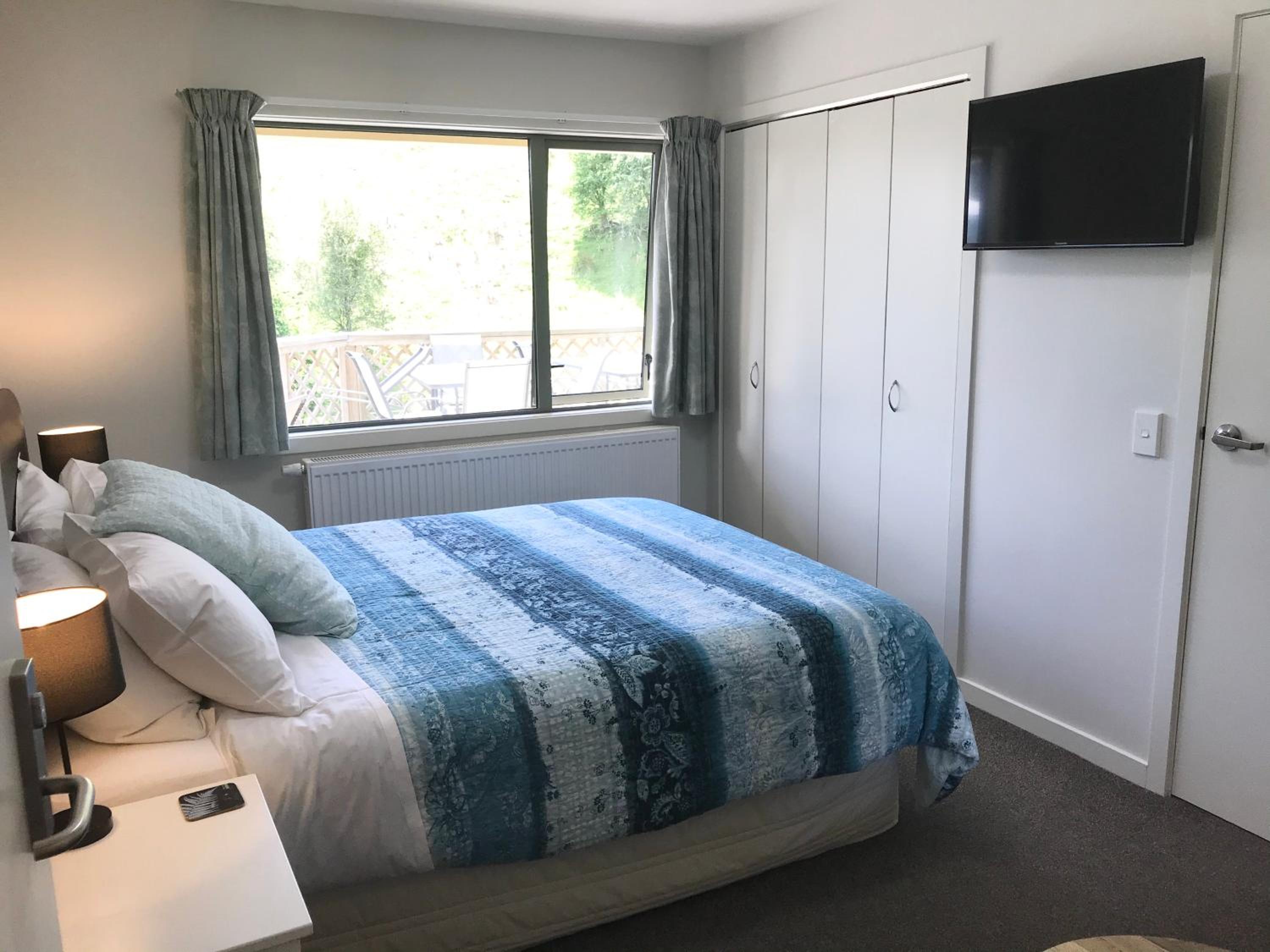 Queen Room photo 2