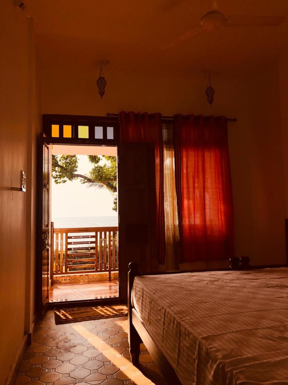 Deluxe Double Room with Balcony and Sea View