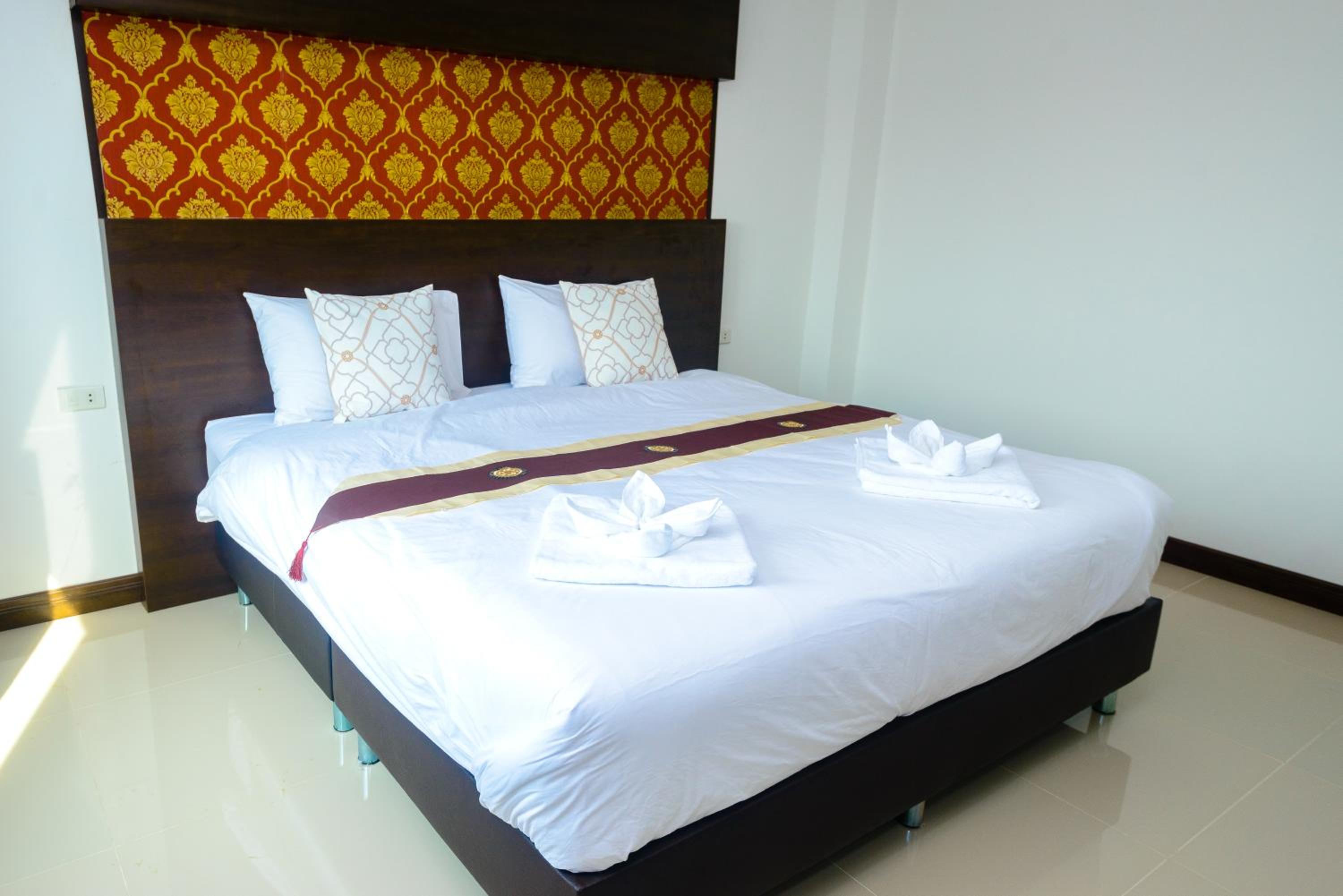 Double Room with Balcony - Photo 13