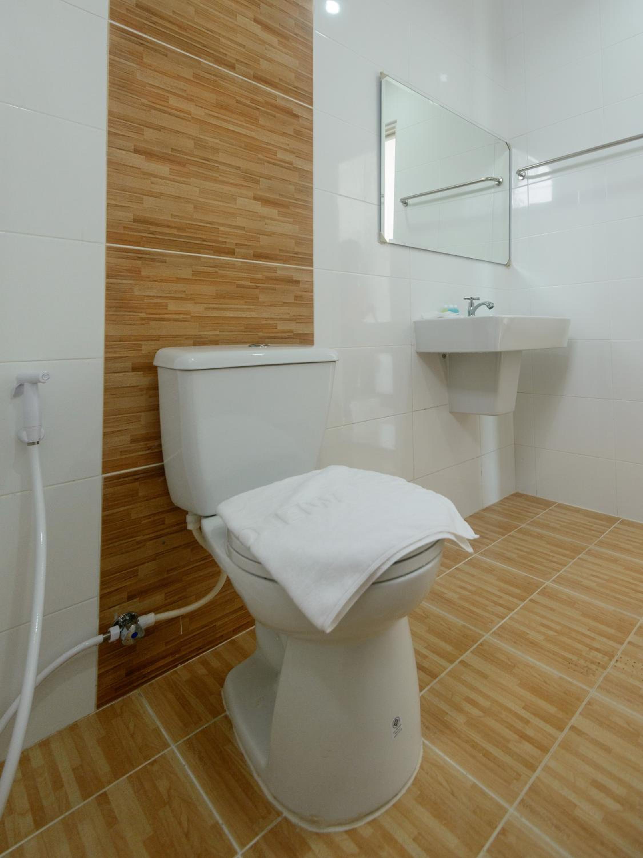 Double Room with Balcony - Photo 18