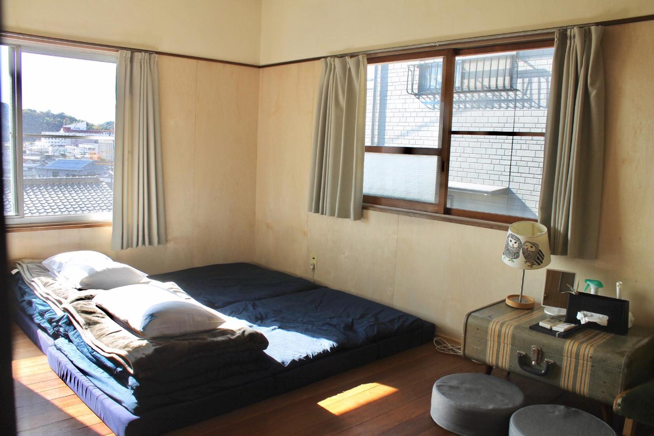 Standard Twin Room with Shared Bathroom photo 1