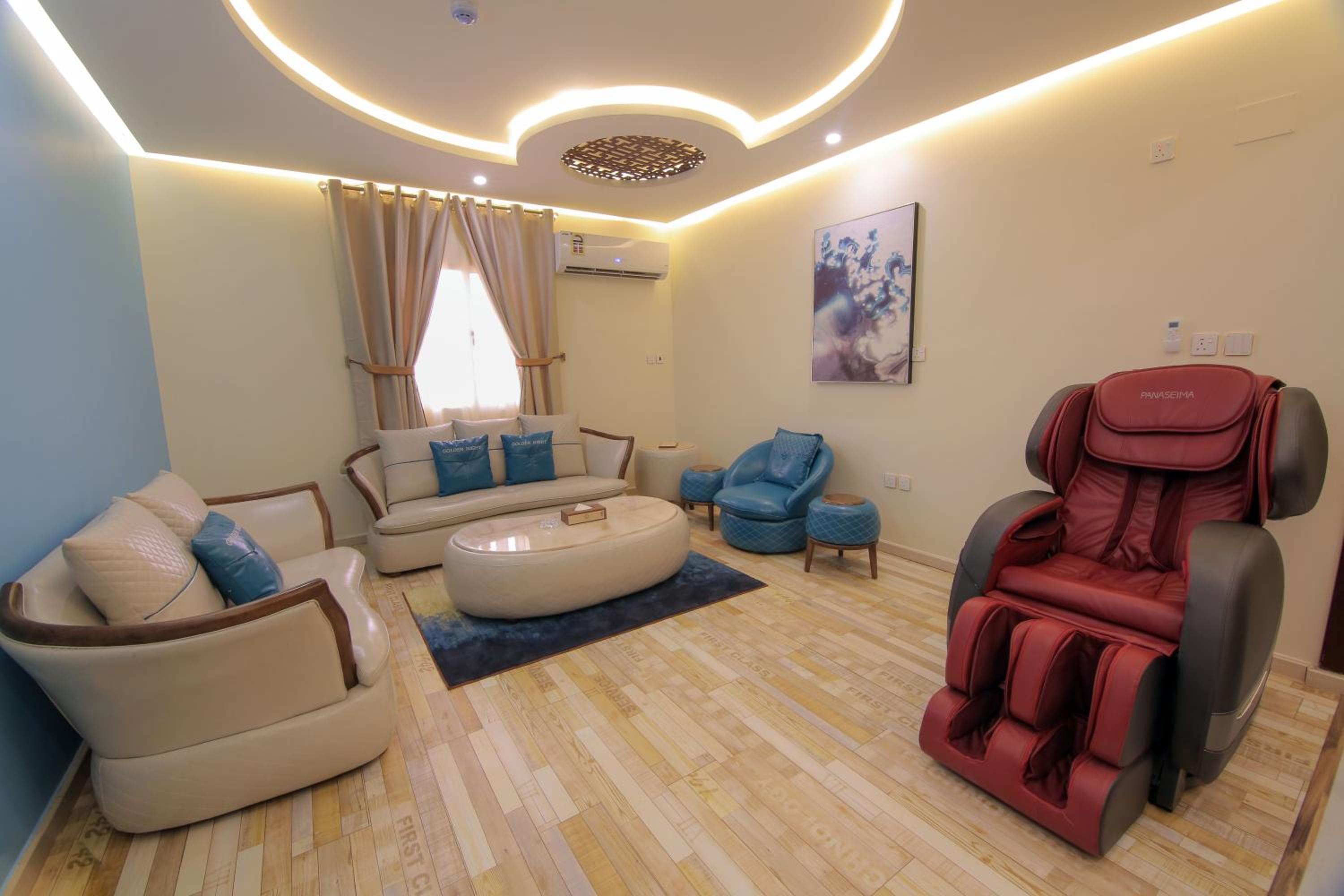 Deluxe Suite with Spa Bath photo 3