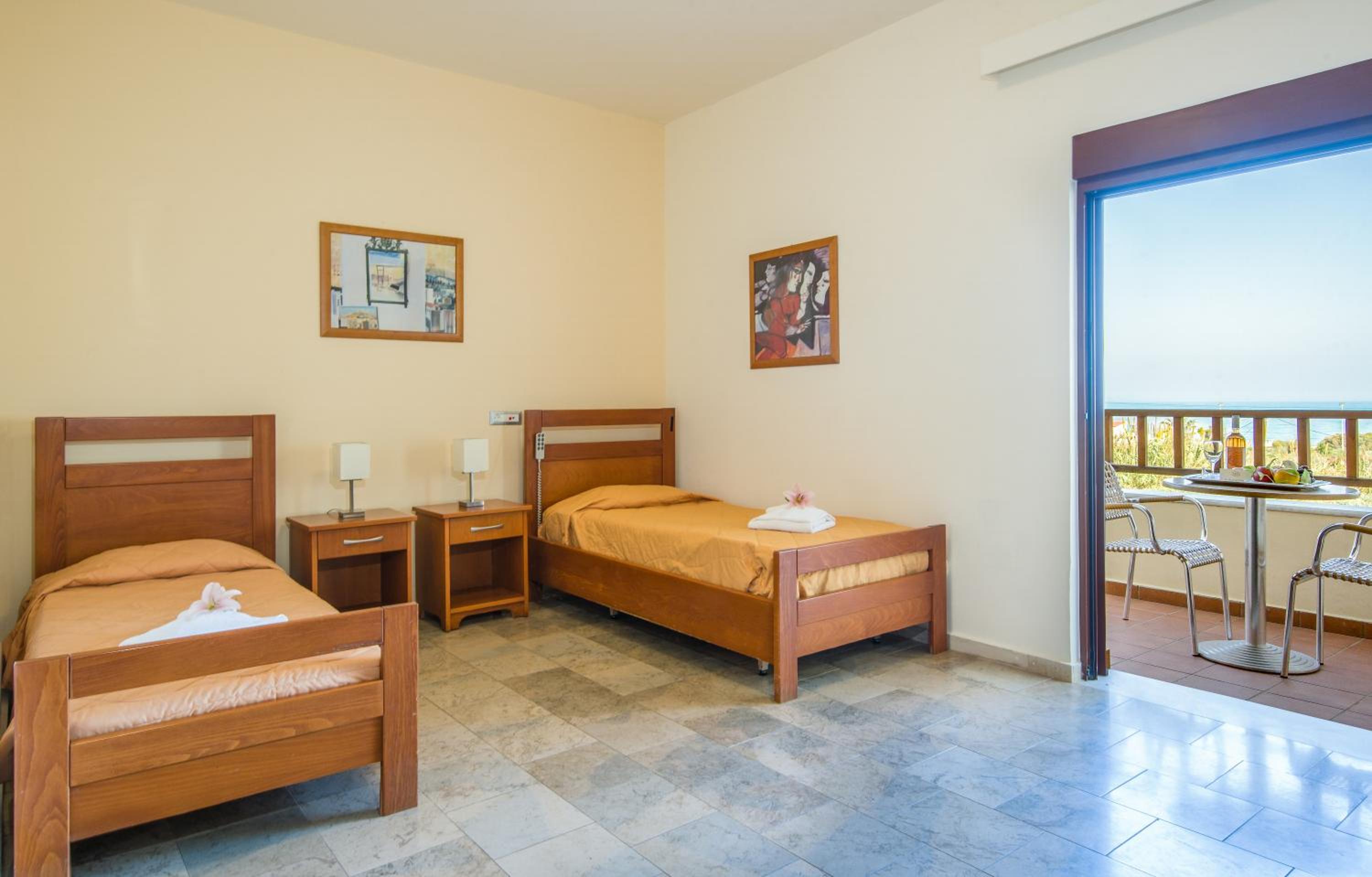 Twin Room - Photo 5