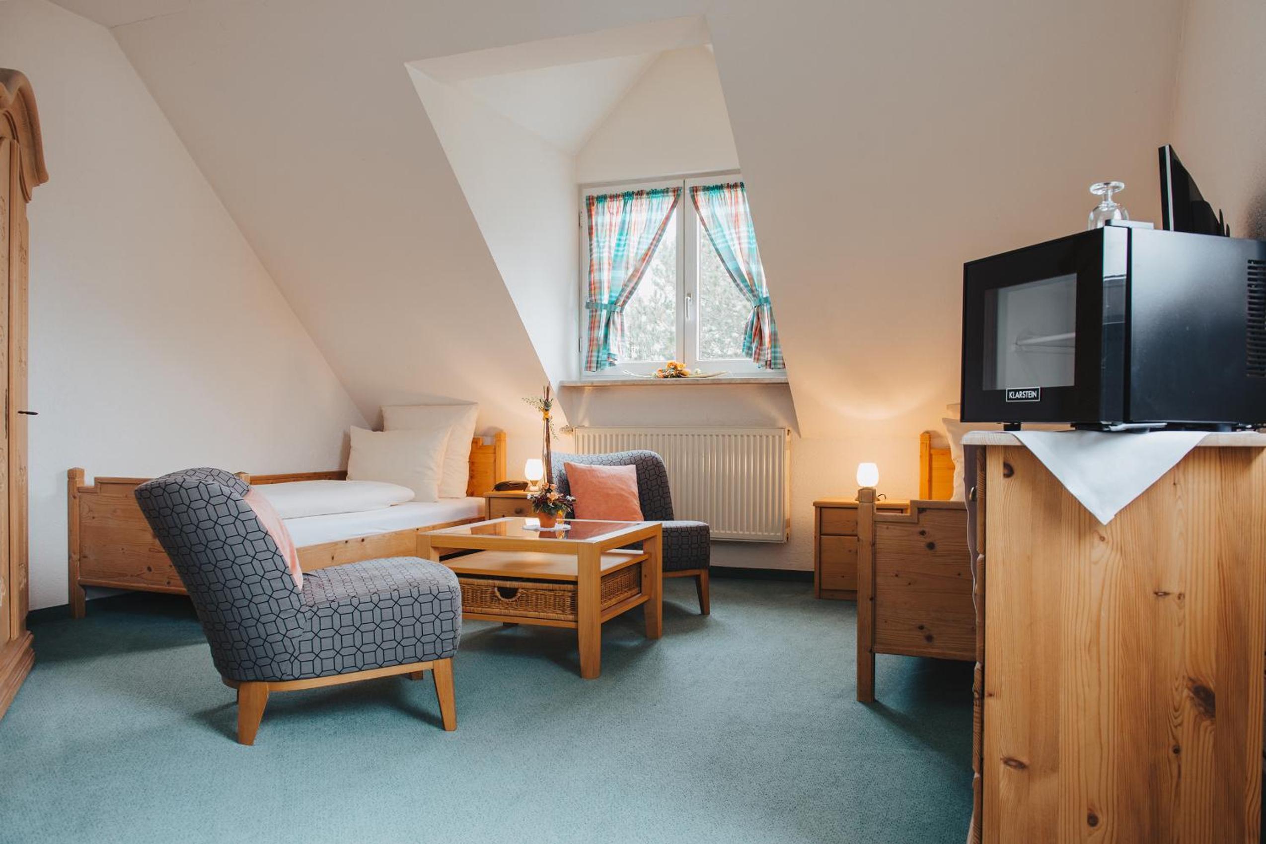 Double or Twin Room - Photo 11