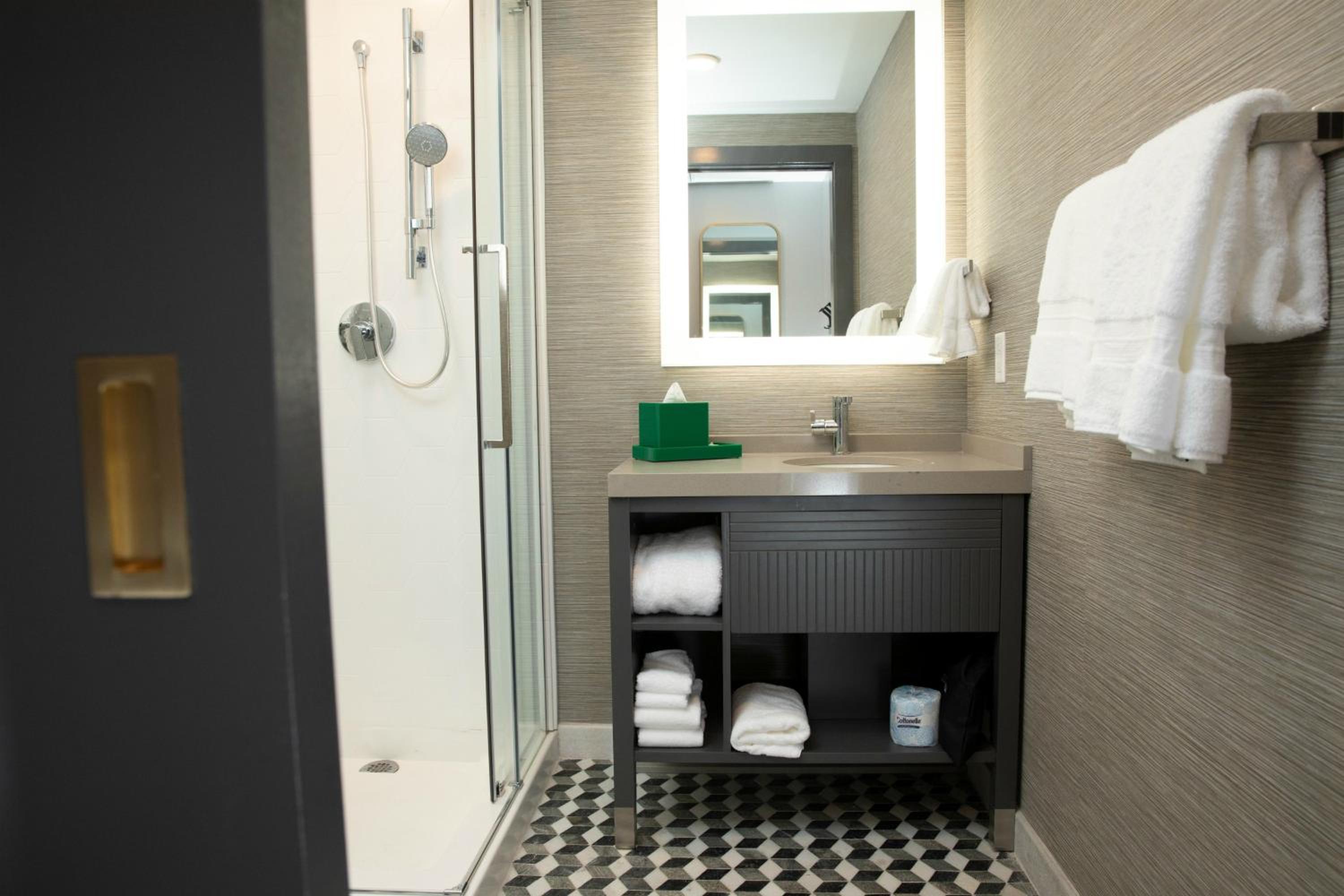 Premium King Room with Walk-In Shower and City View - Photo 7