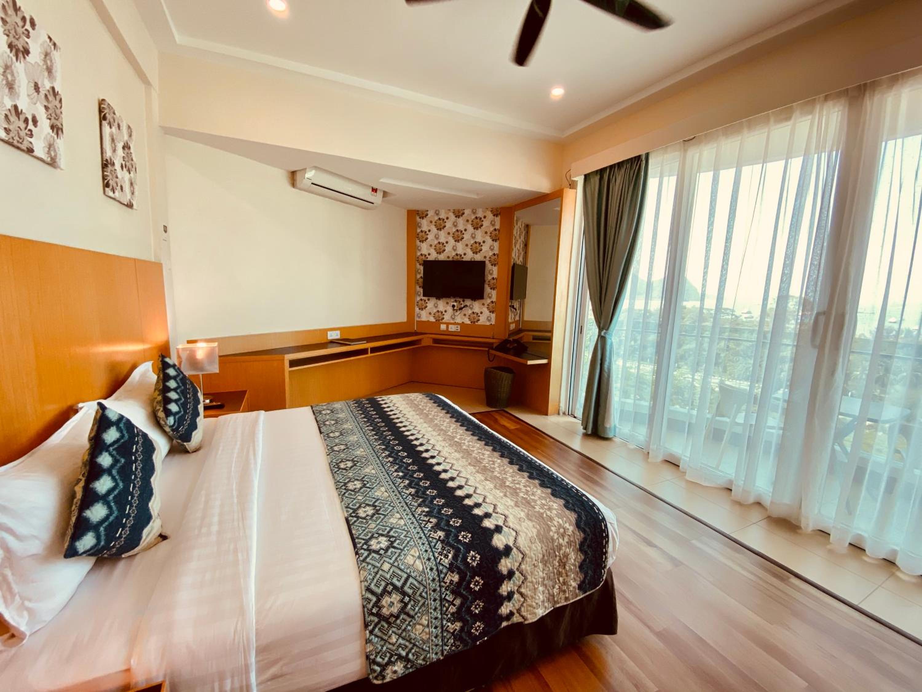 Premier Deluxe Room - Photo 7