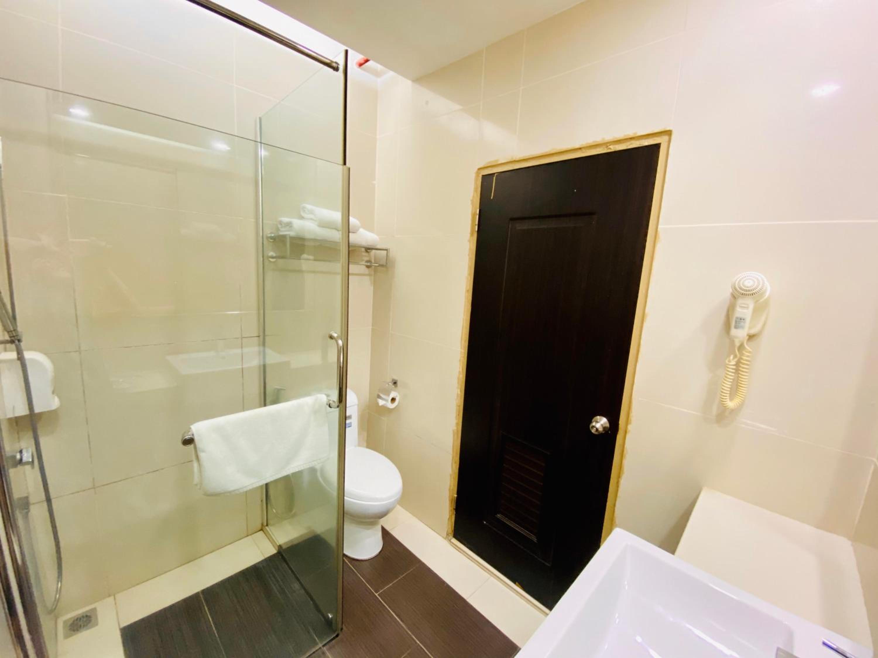 Premier Deluxe Room - Photo 13