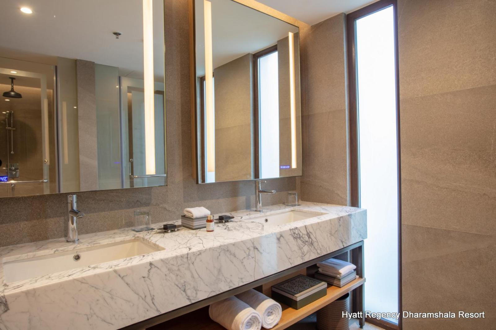 2 Bed Room Residence with 1 King Bed and 2 Twin Beds photo