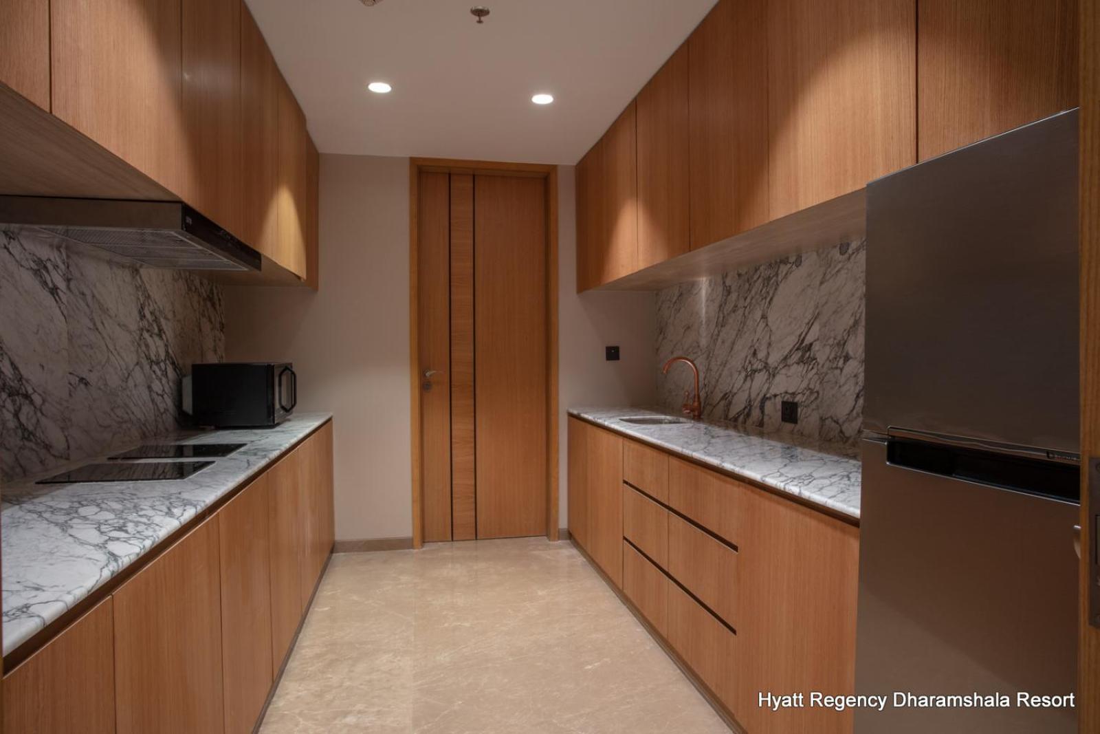 2 Bed Room Residence with 1 King Bed and 2 Twin Beds