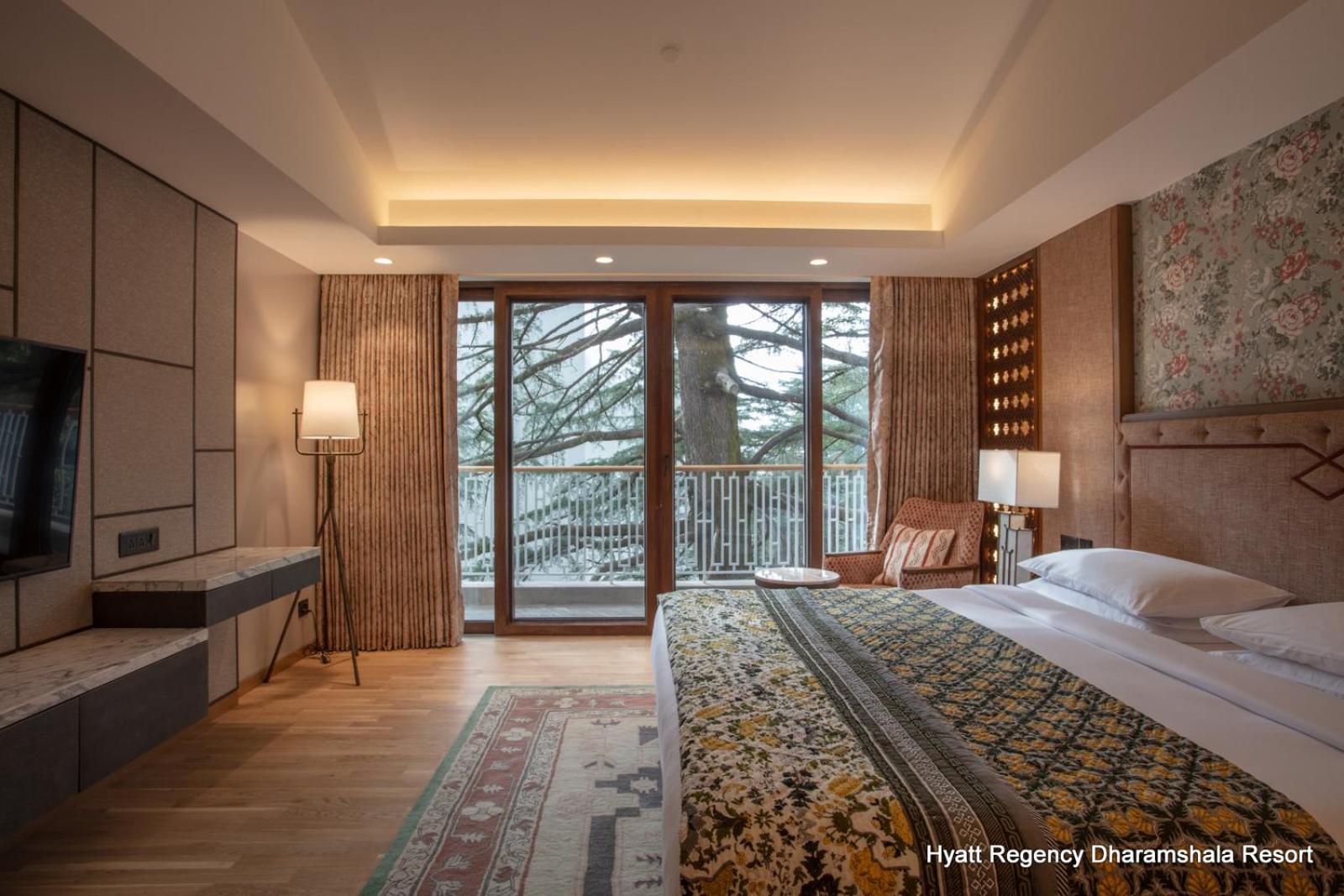 2 Bed Room Residence with 1 King Bed and 2 Twin Beds