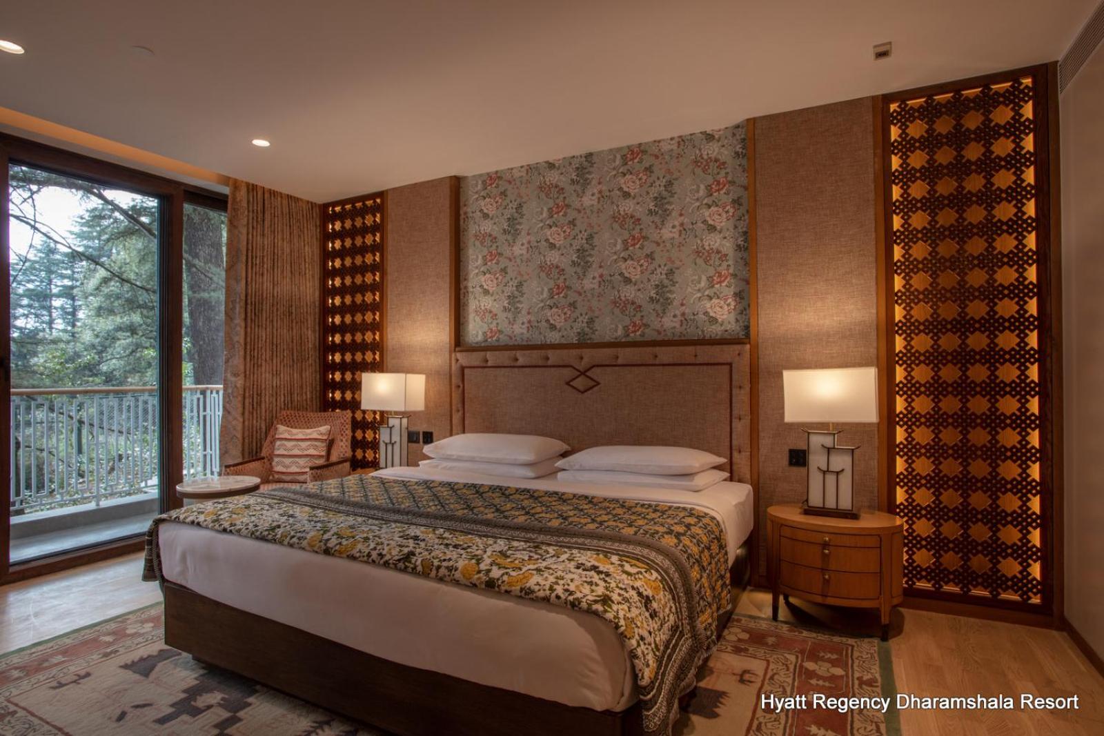 2 Bed Room Residence with 1 King Bed and 2 Twin Beds
