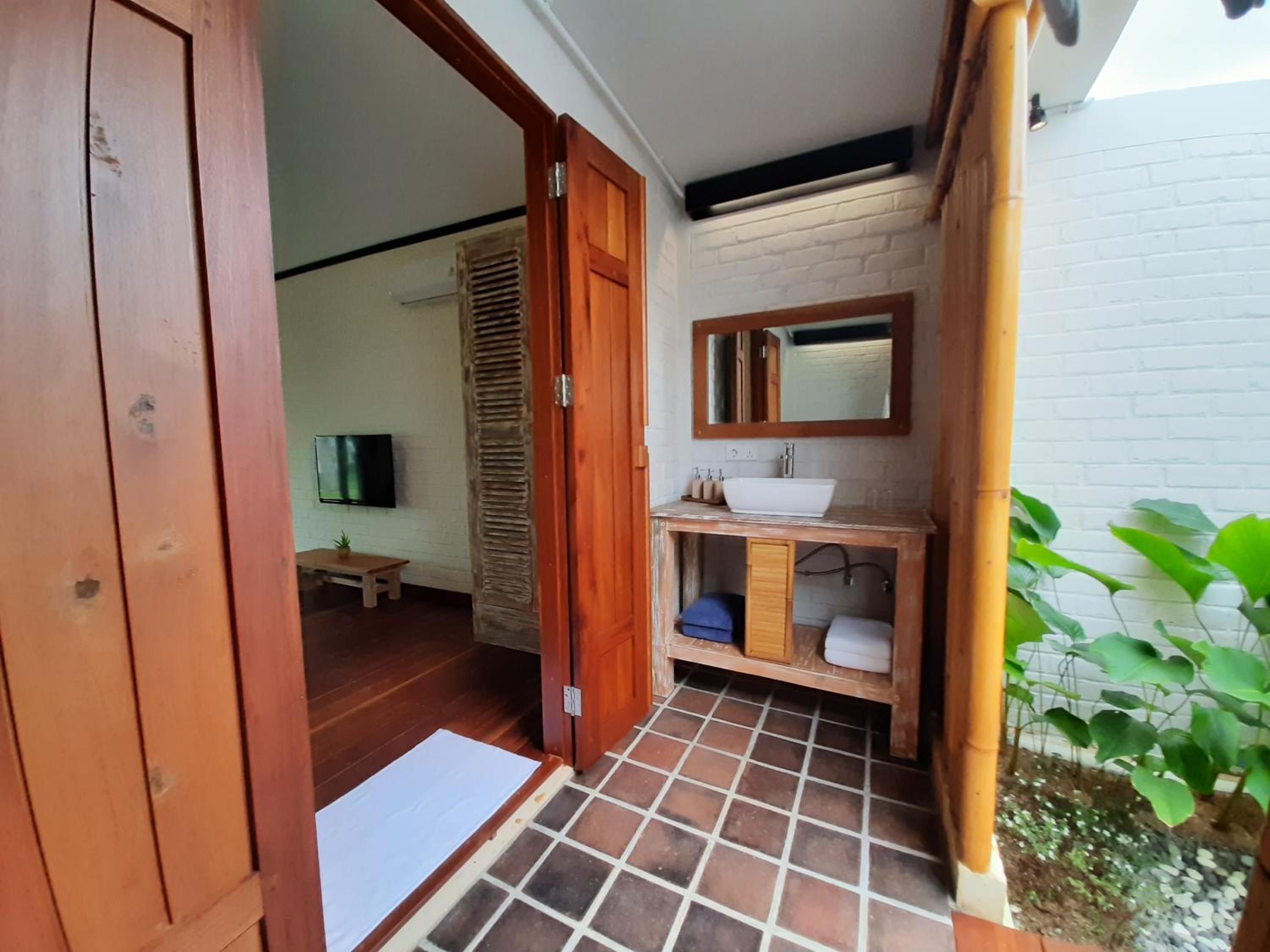 Deluxe Room - Photo 11