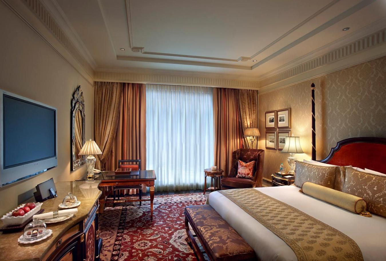 Royal Club Room with Airport Transfers & Lounge Access including cocktail hours. 2 hours guaranteed early check in and late check out - Photo 6