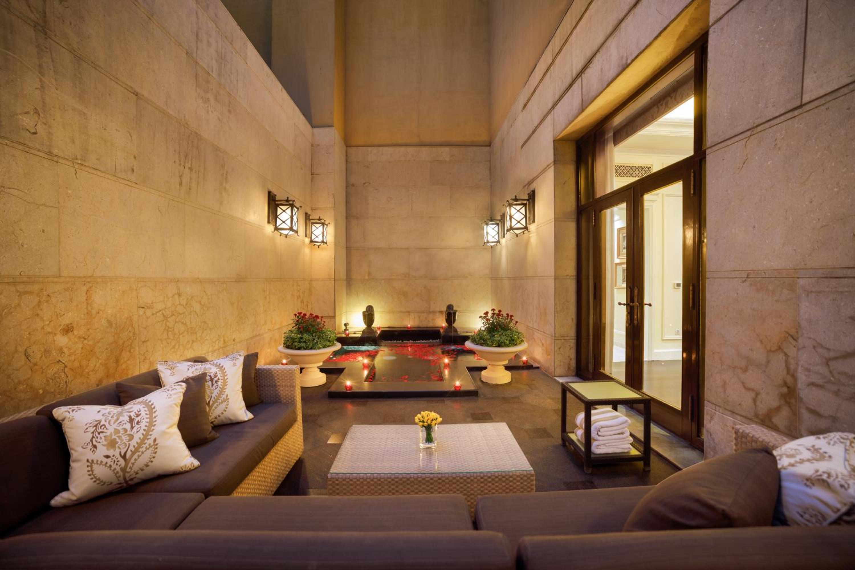 Maharaja Suite with Pool, Airport Transfers & Lounge Access including cocktail hours