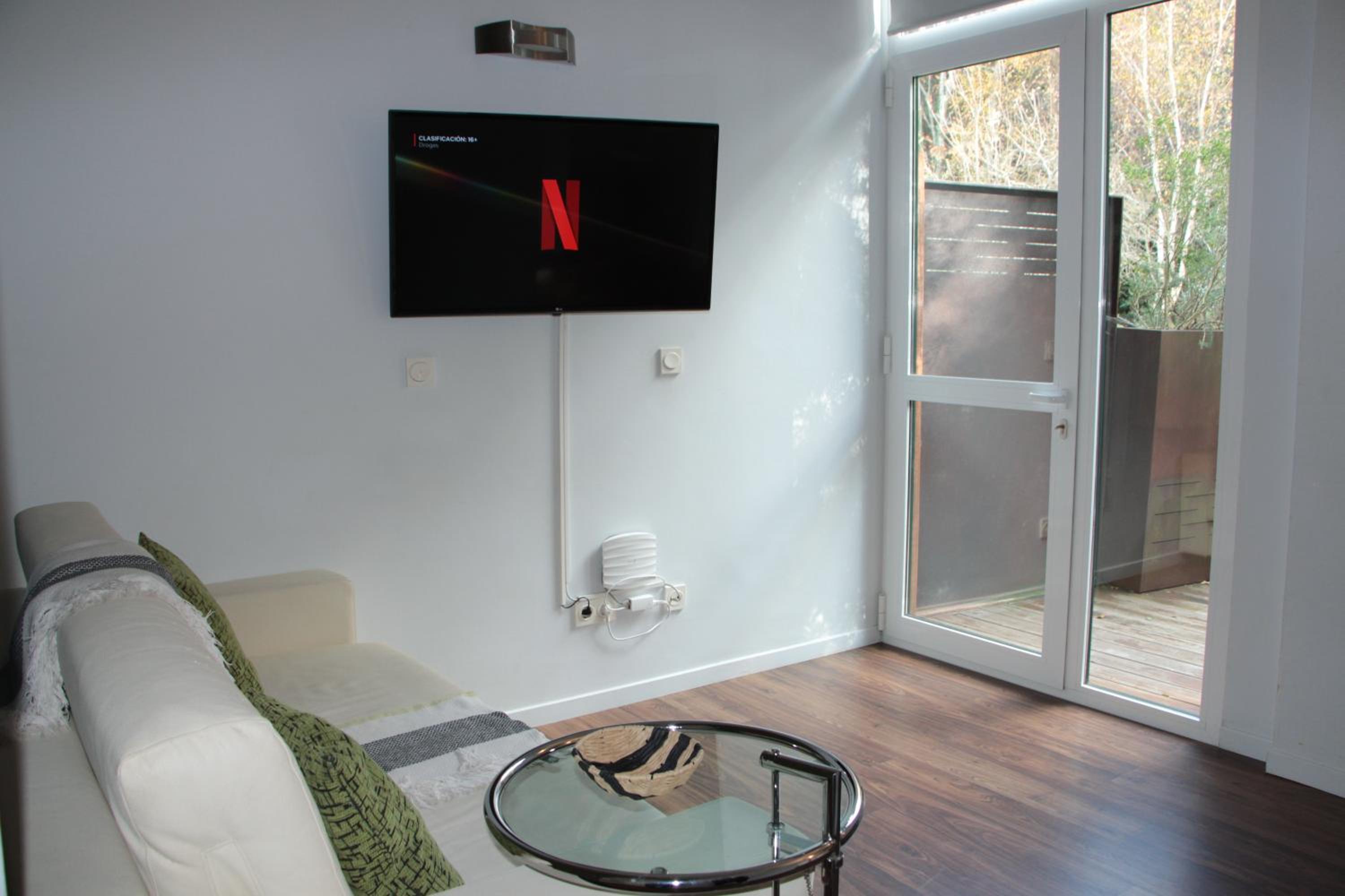 Apartment with Terrace - Photo 6
