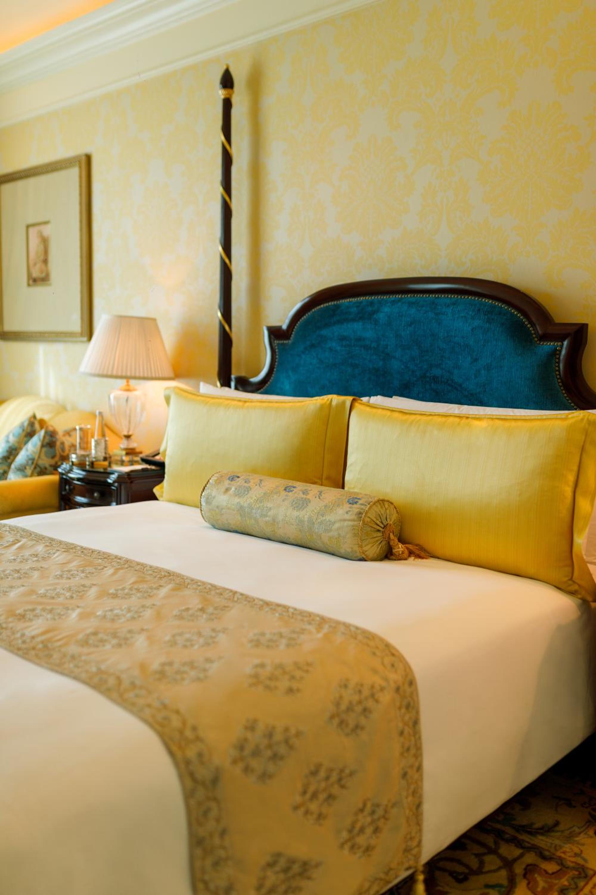 Royal Parlor Suite with Airport Transfers & Lounge Access including cocktail hours. 2 hours guaranteed early check in and late check out - Photo 6