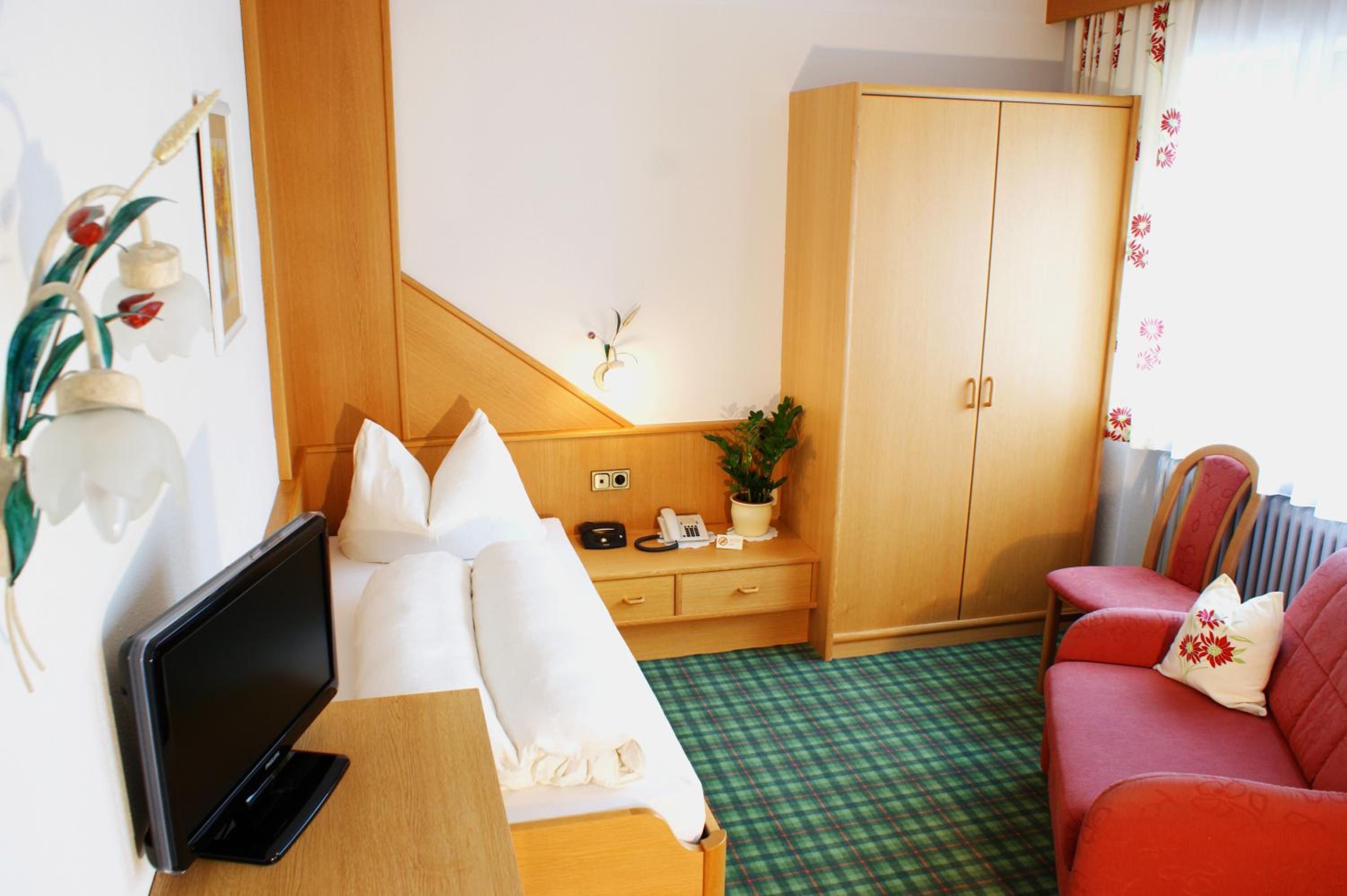 Standard Single Room with Balcony - Annex photo 1