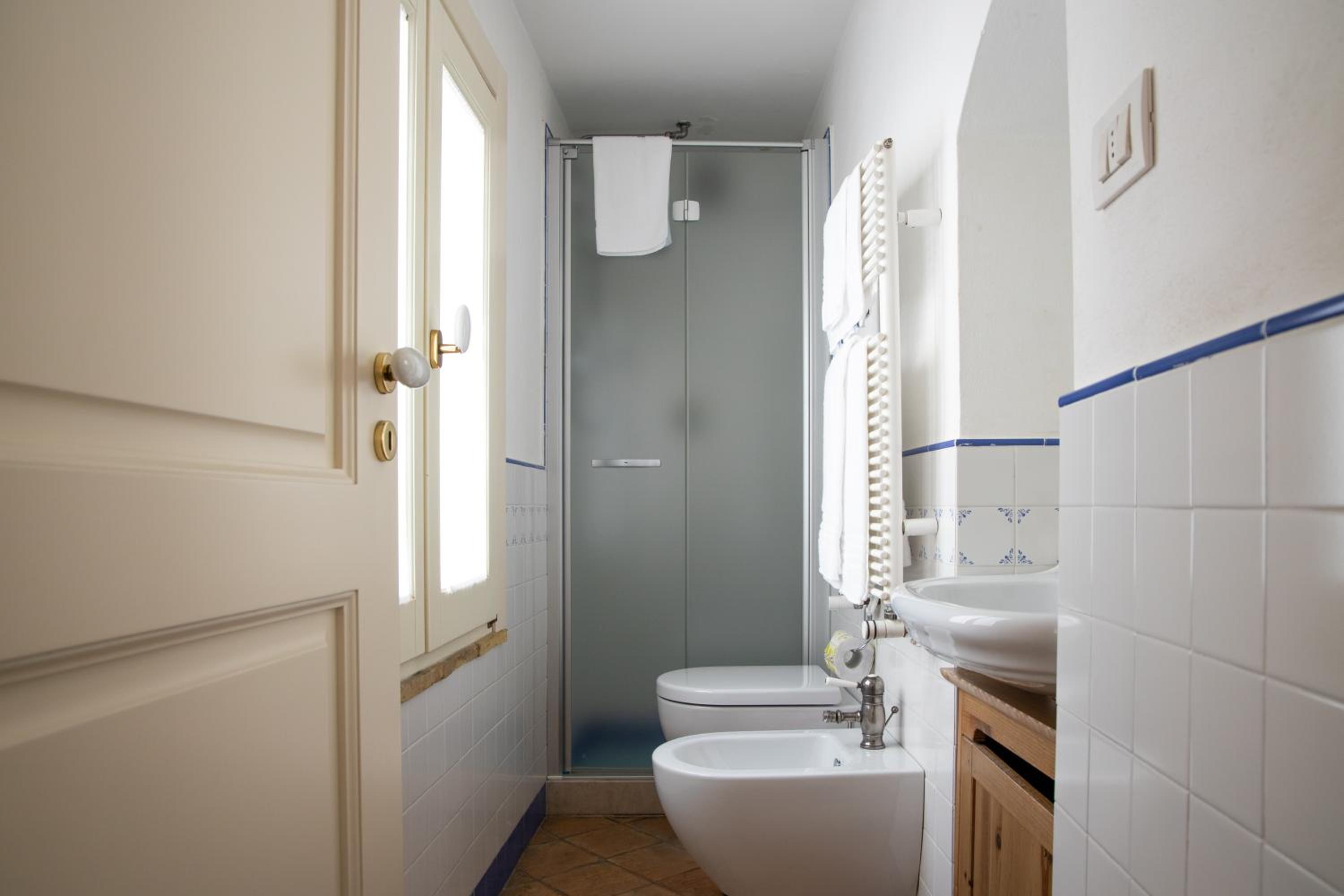 Suite (4 Adults) - Photo 10