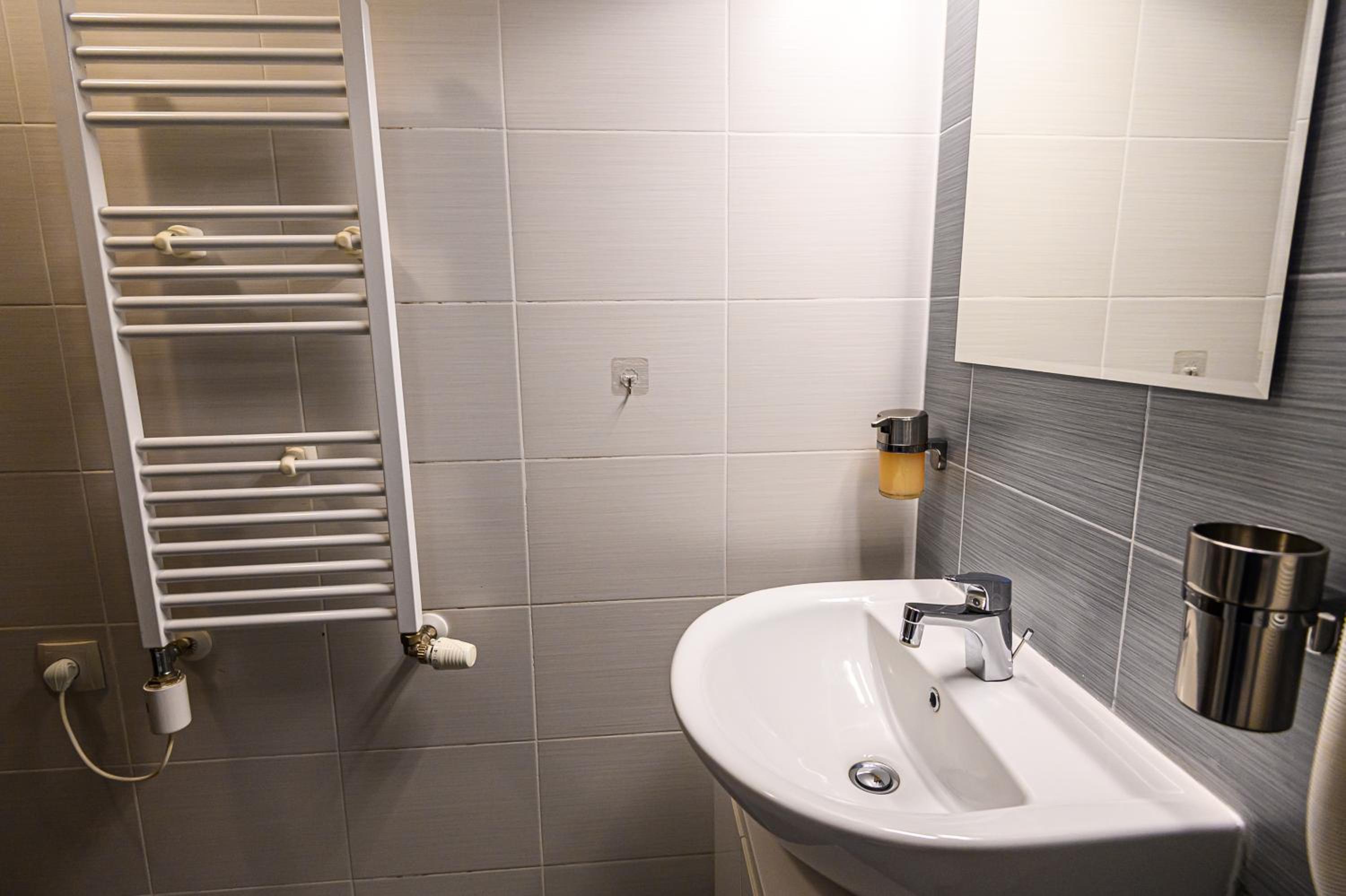 One-Bedroom Apartment - Photo 29