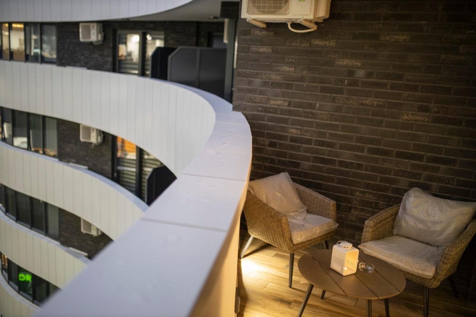One-Bedroom Apartment - Photo 32