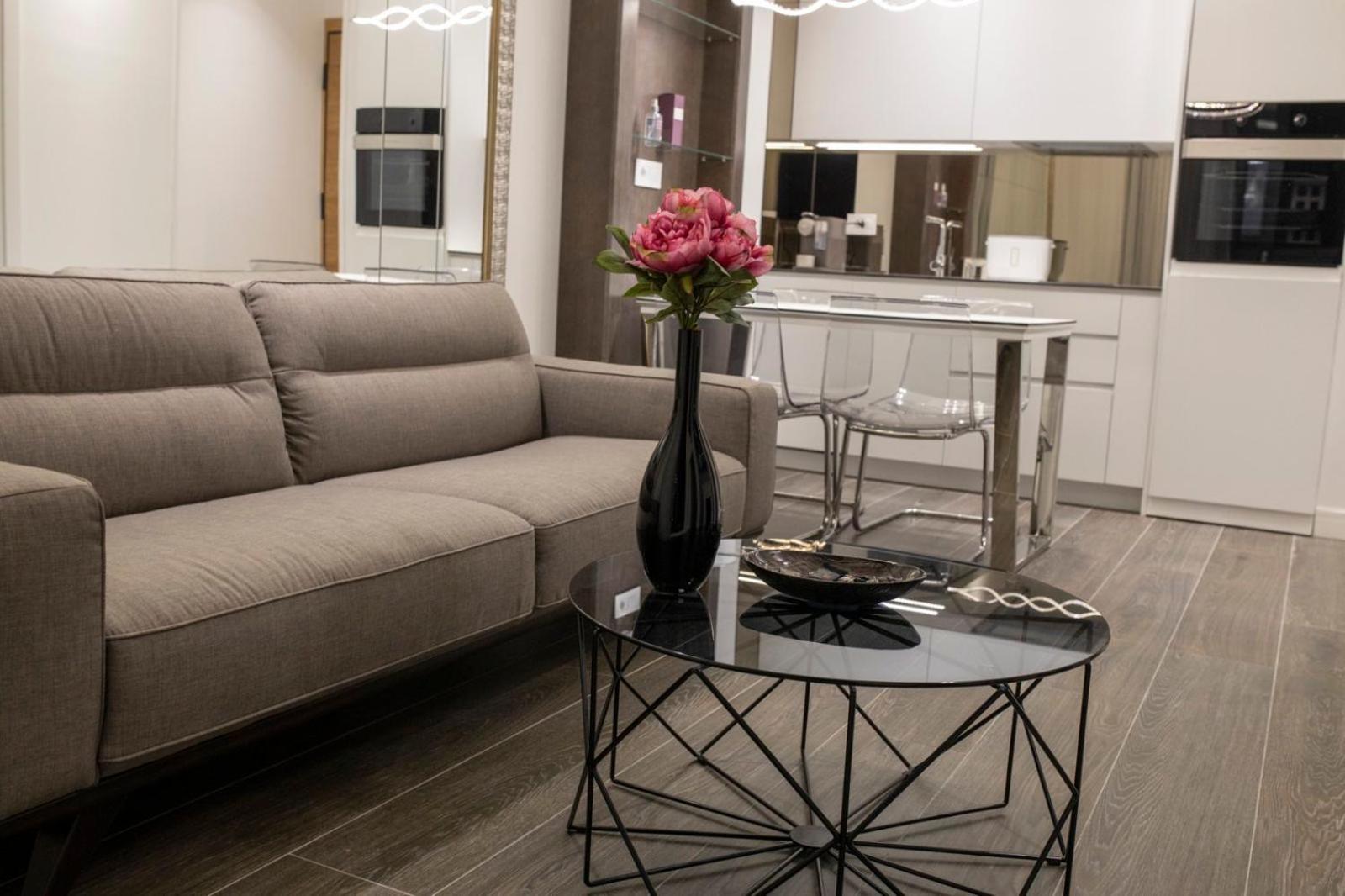 One-Bedroom Apartment - Photo 1