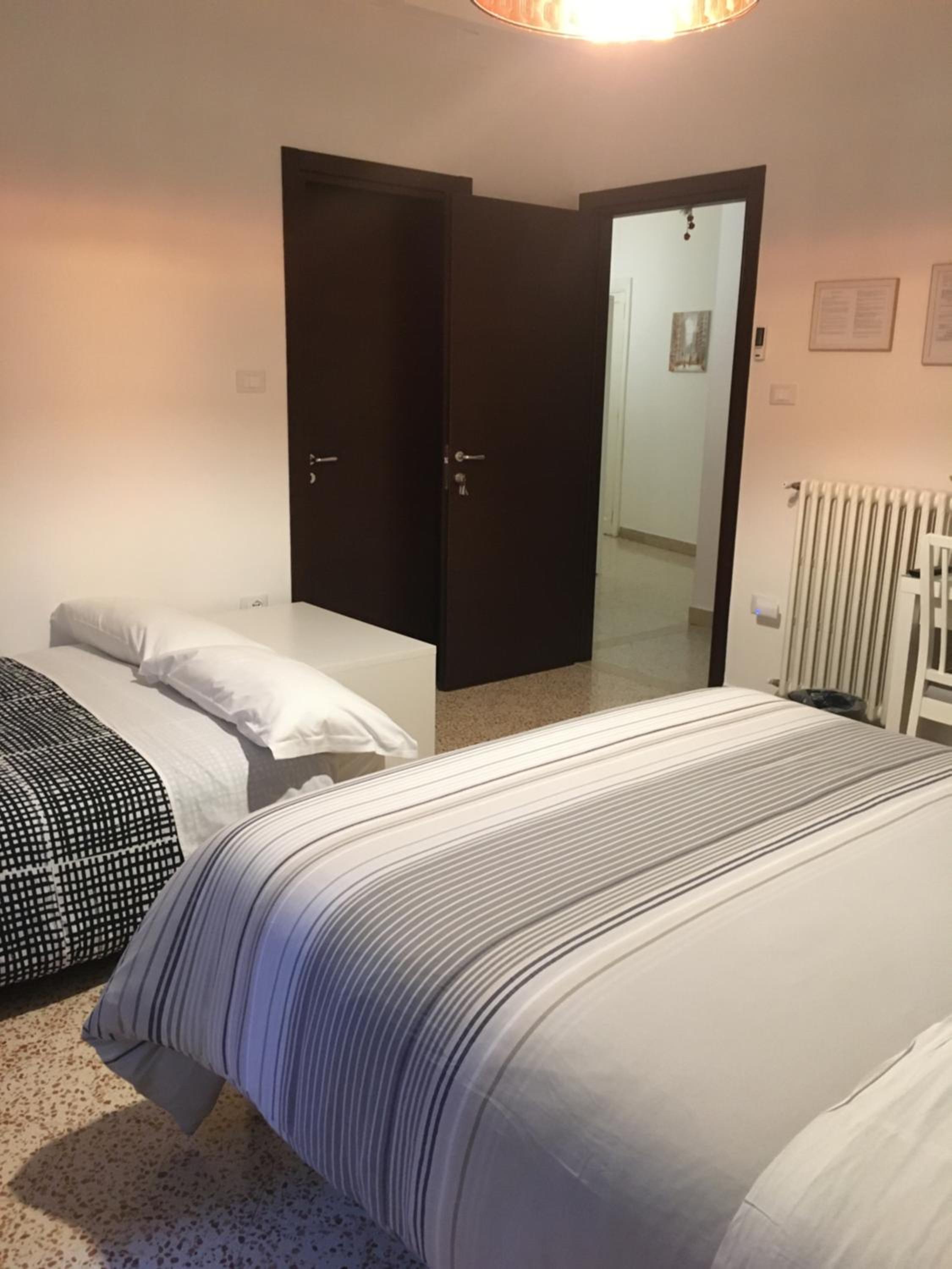 Quadruple Room with Private Bathroom - Photo 18