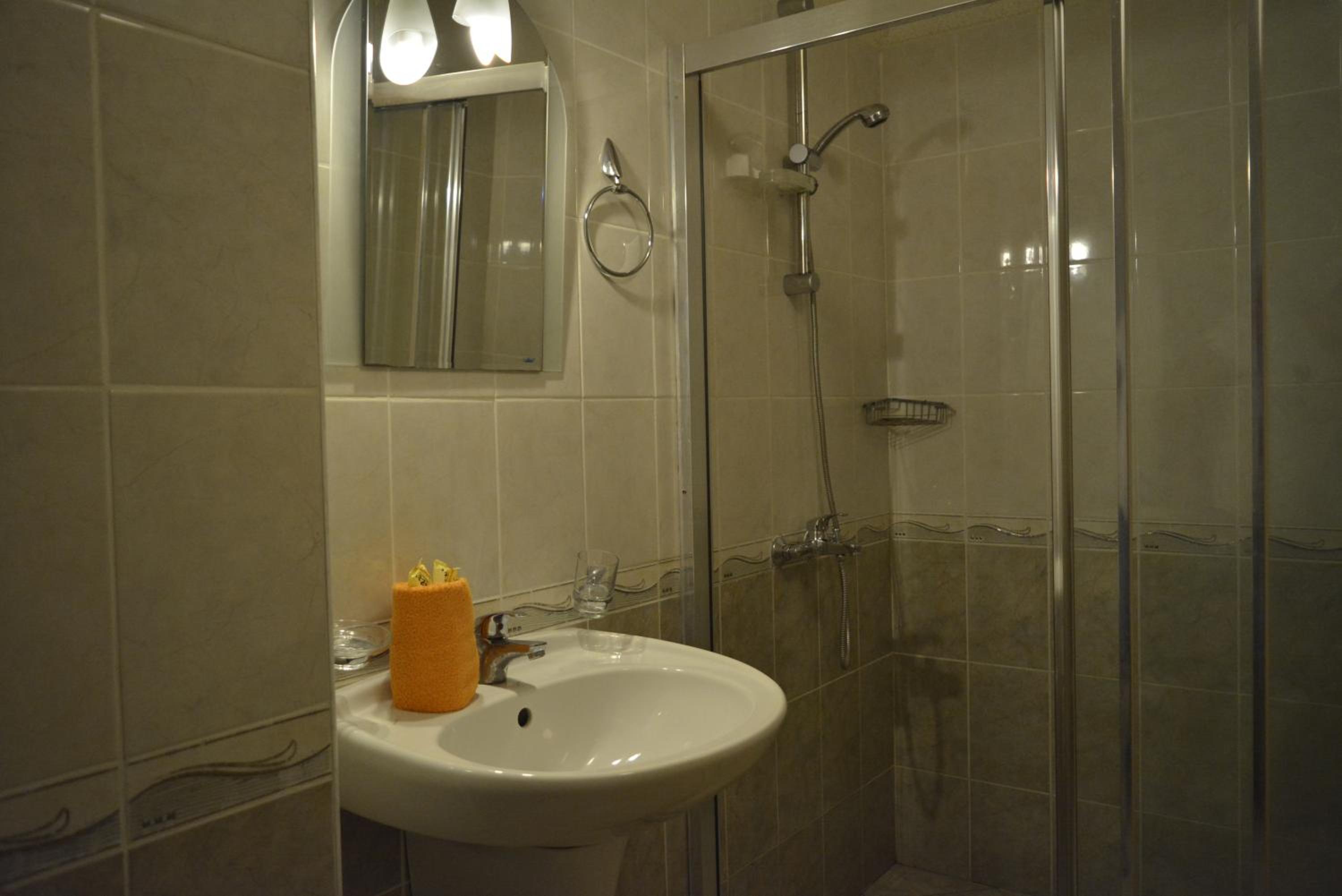 One-Bedroom Apartment with Pool View photo 3
