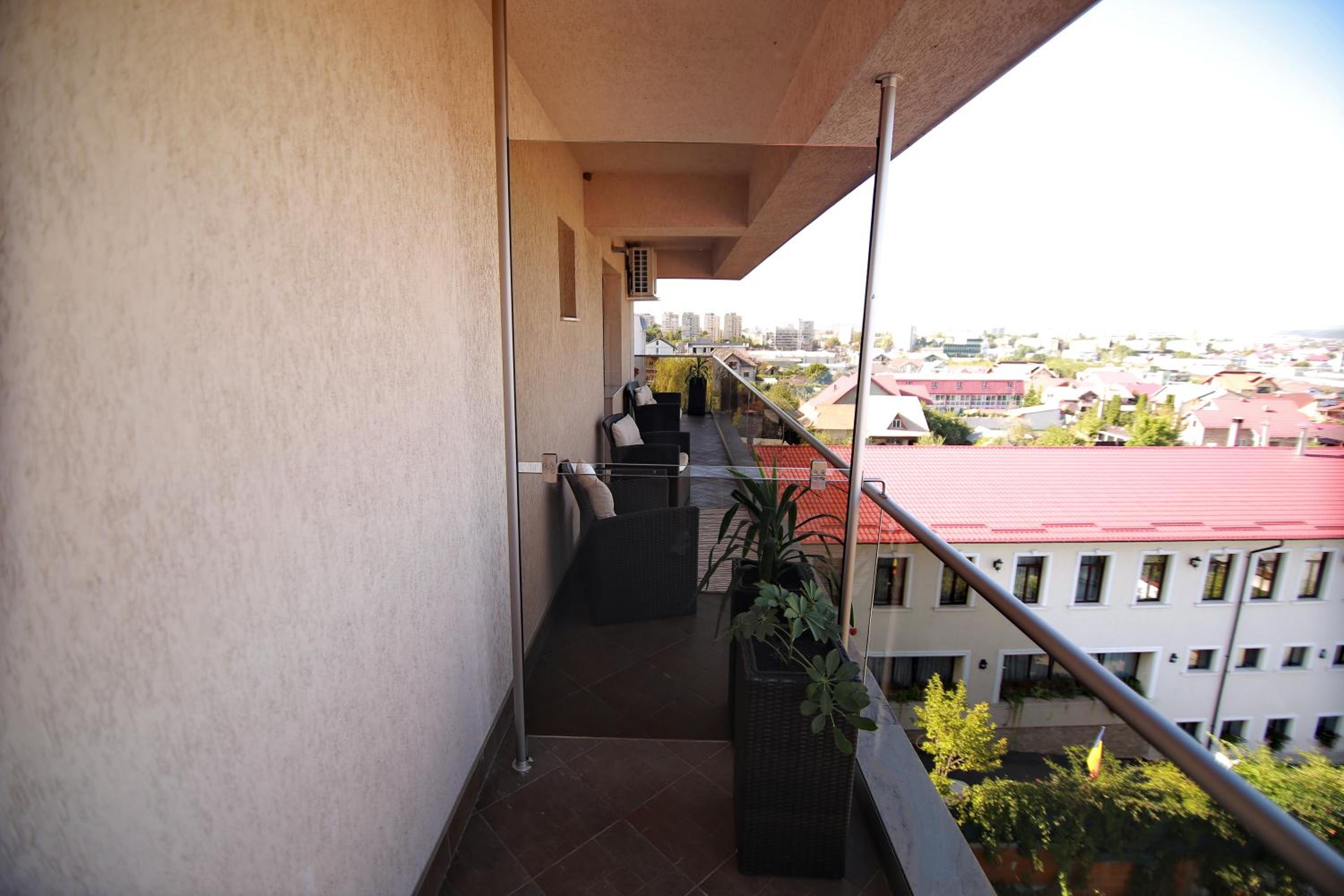 King Room with Balcony - Photo 14