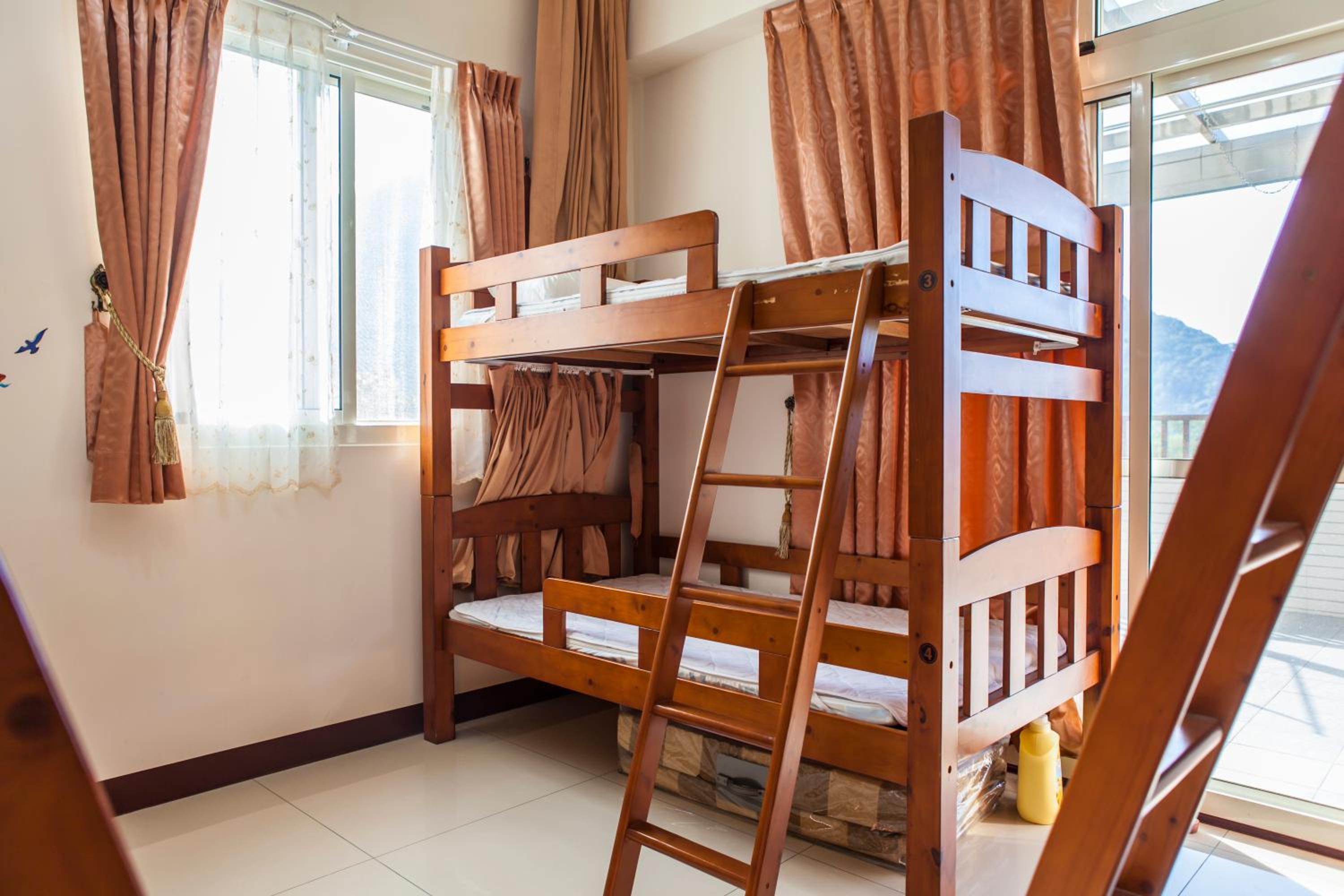 Bed in 6-Bed Dormitory Room photo 2