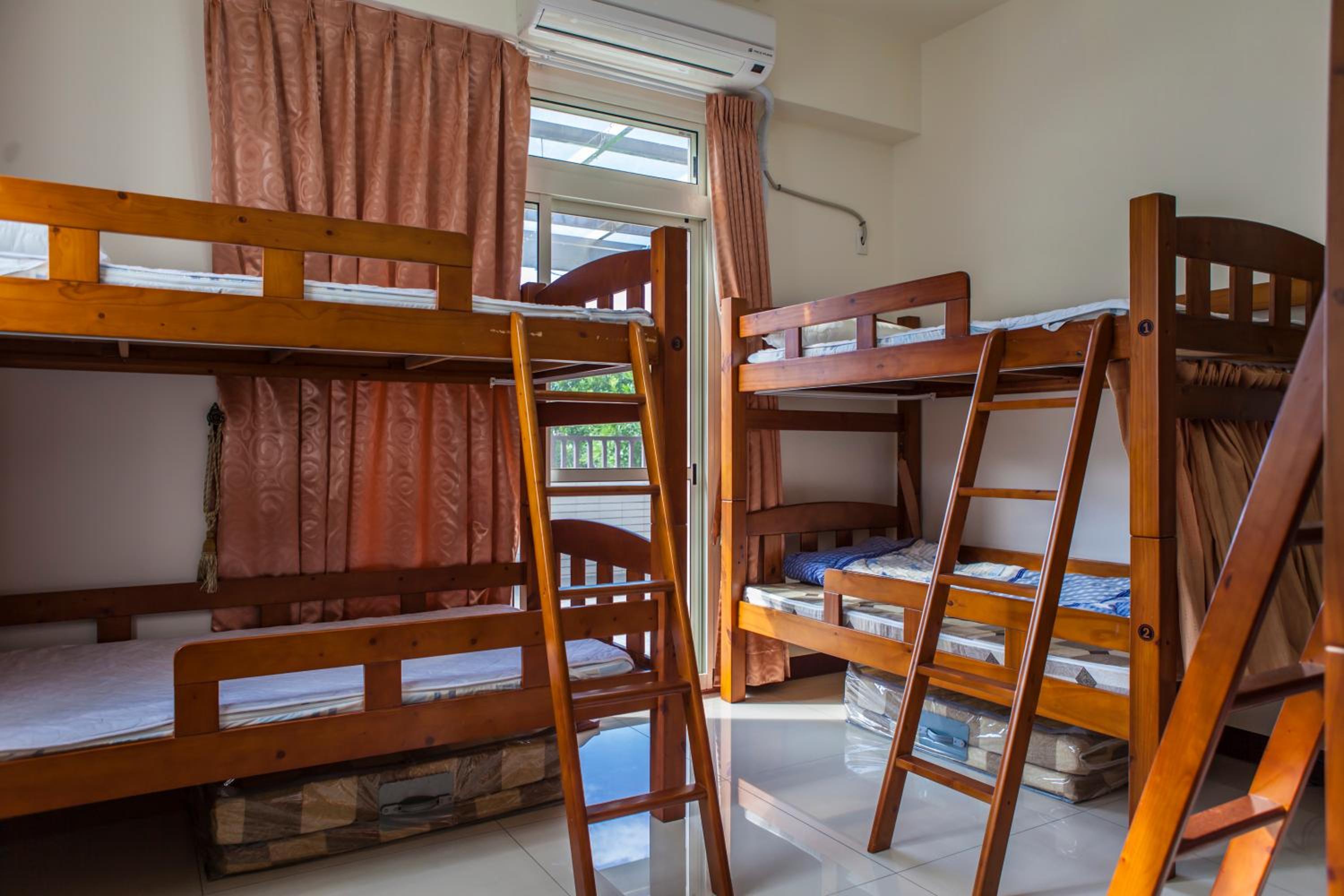 Bed in 6-Bed Dormitory Room photo 3