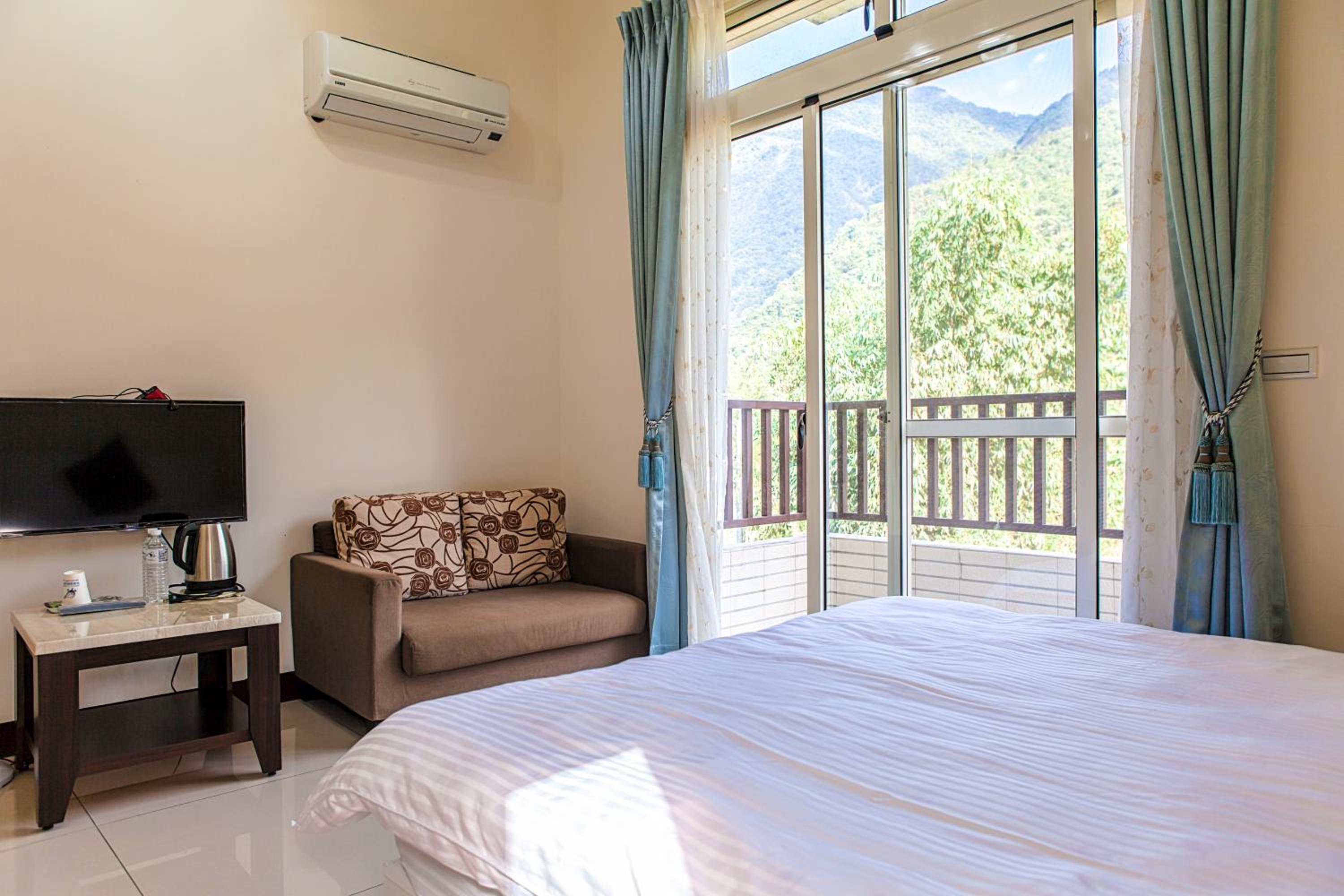 Double Room with Mountain View photo 2