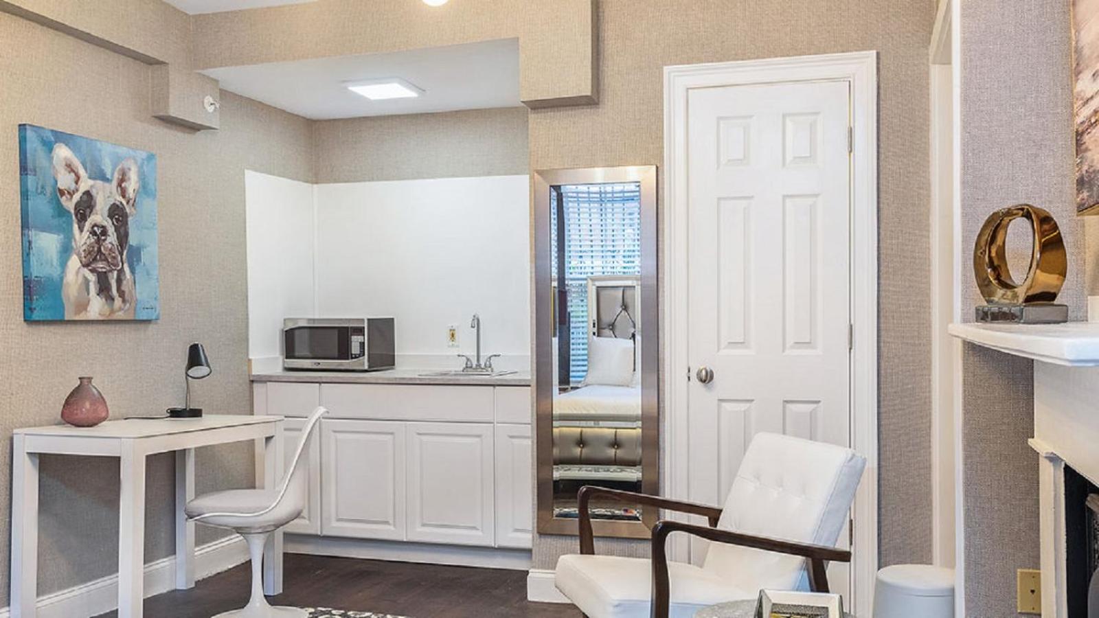 Double Room with Shared Bathroom photo 2