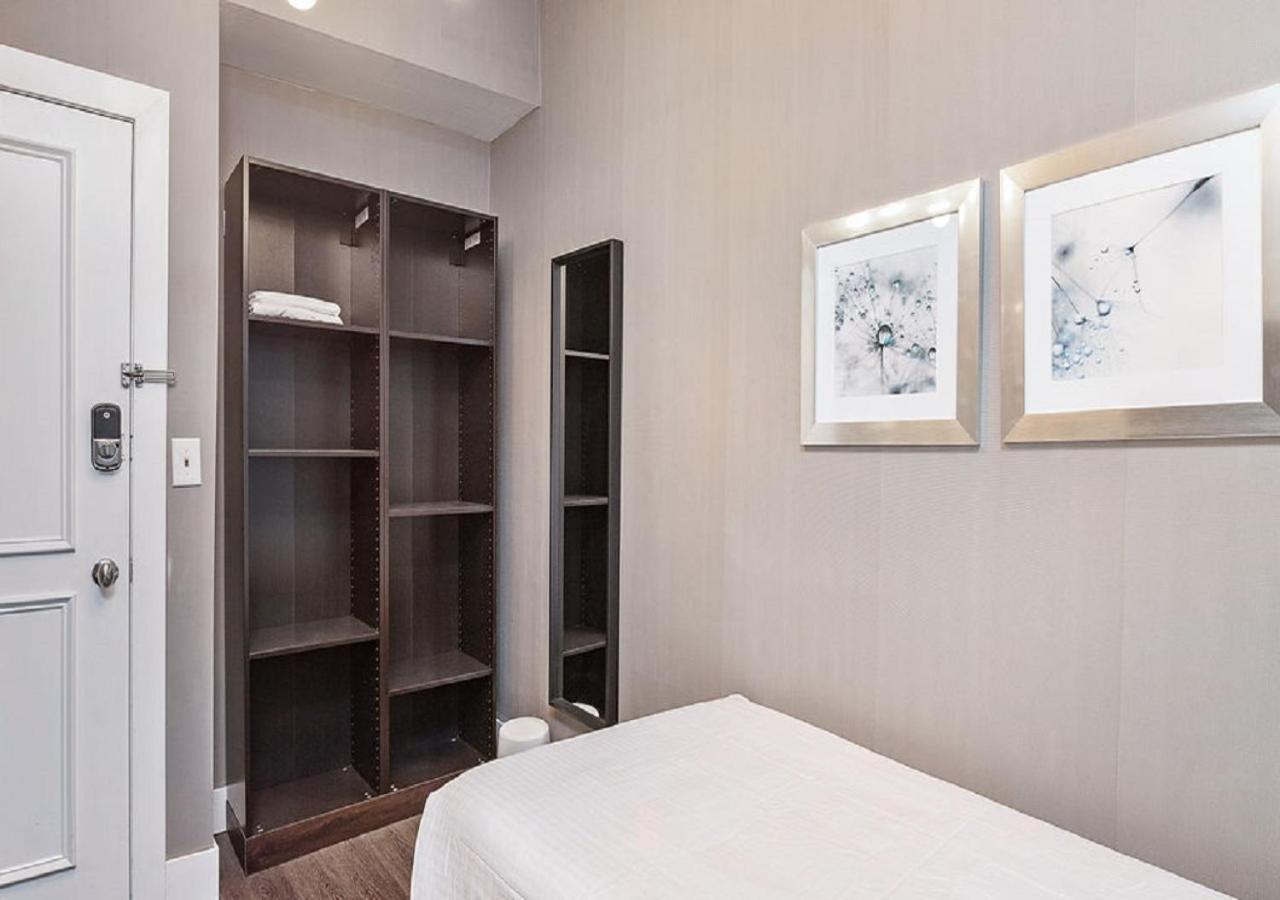Standard Twin Room with Shared Bathroom photo 3