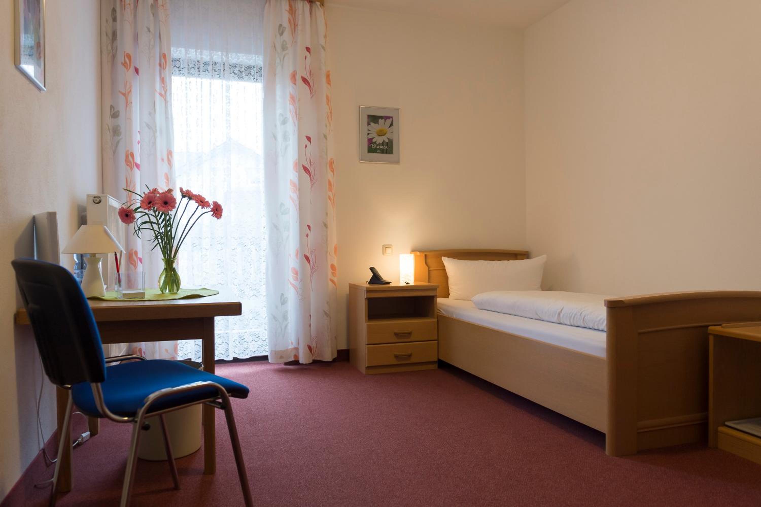 Single Room photo 3