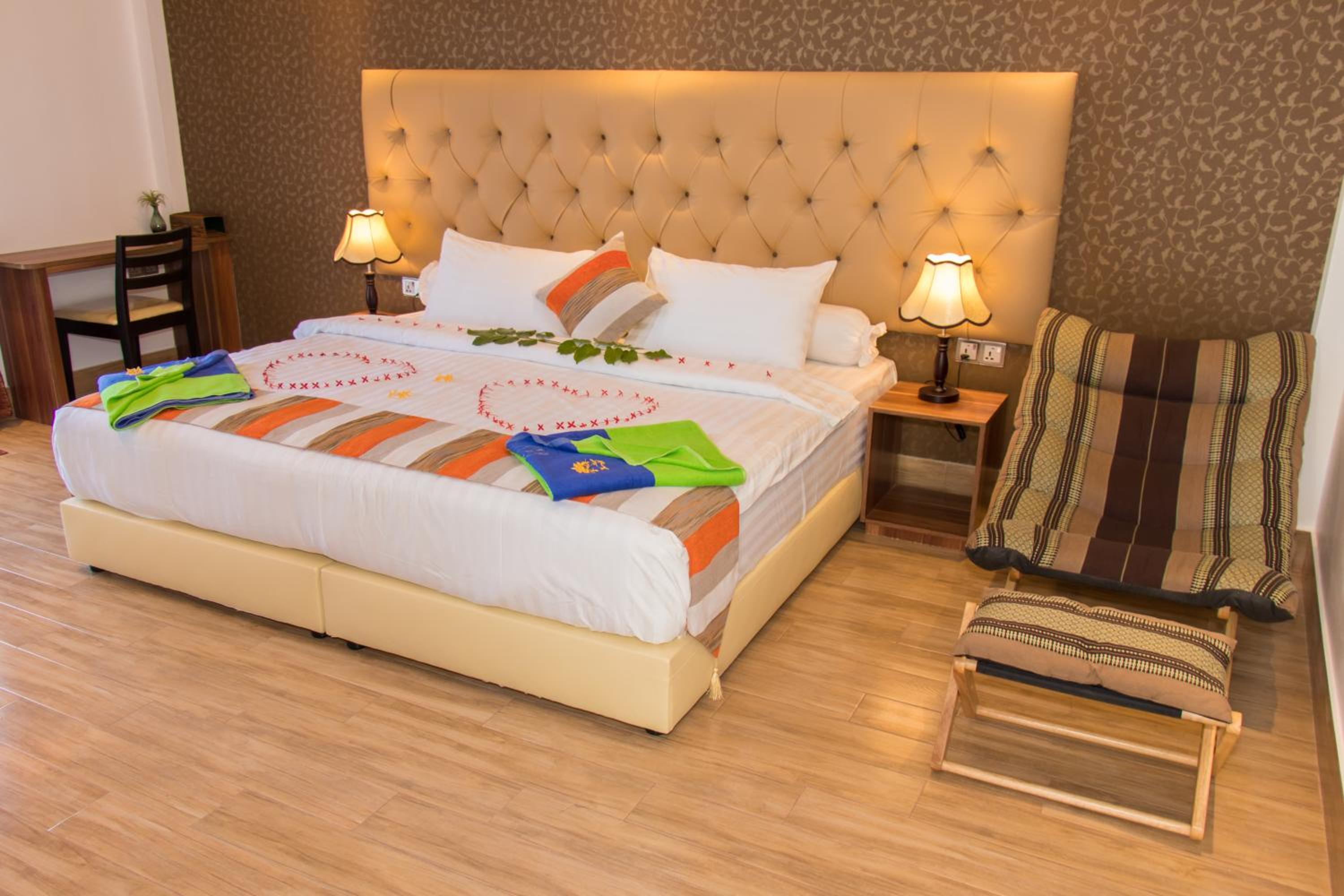 Deluxe Double Room with Balcony - Photo 5
