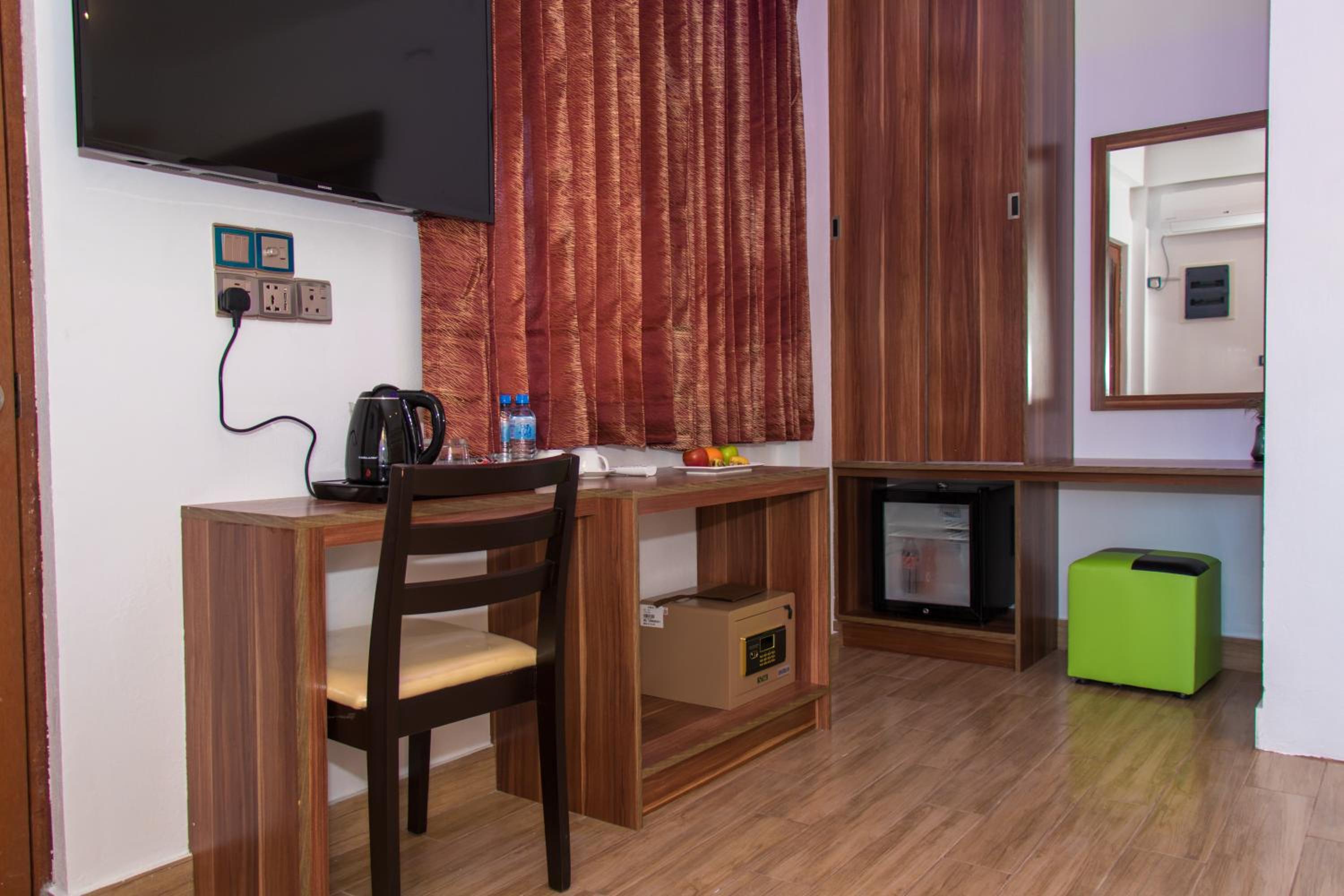 Deluxe Double Room with Balcony - Photo 6