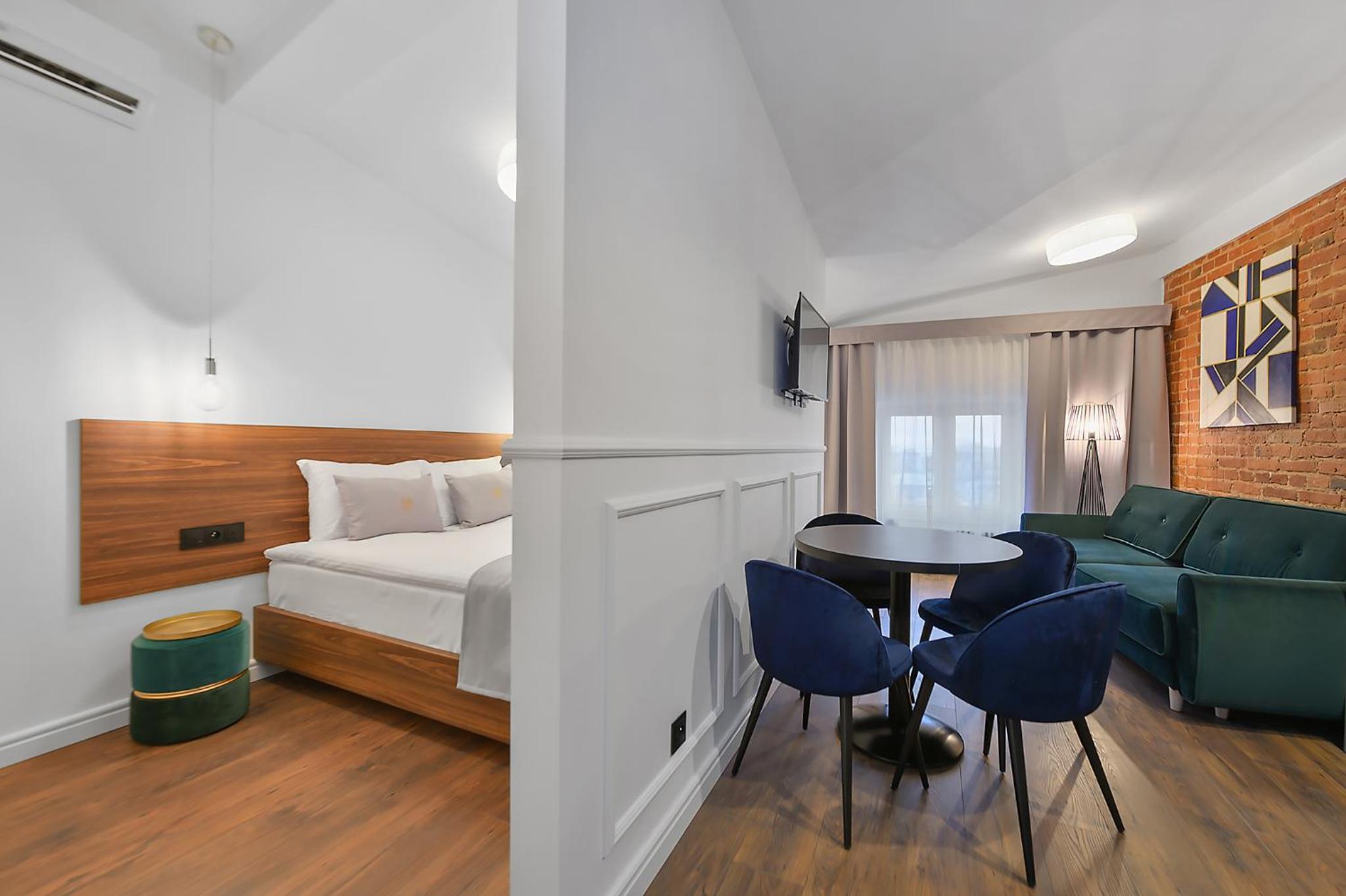 Deluxe Studio - Attic