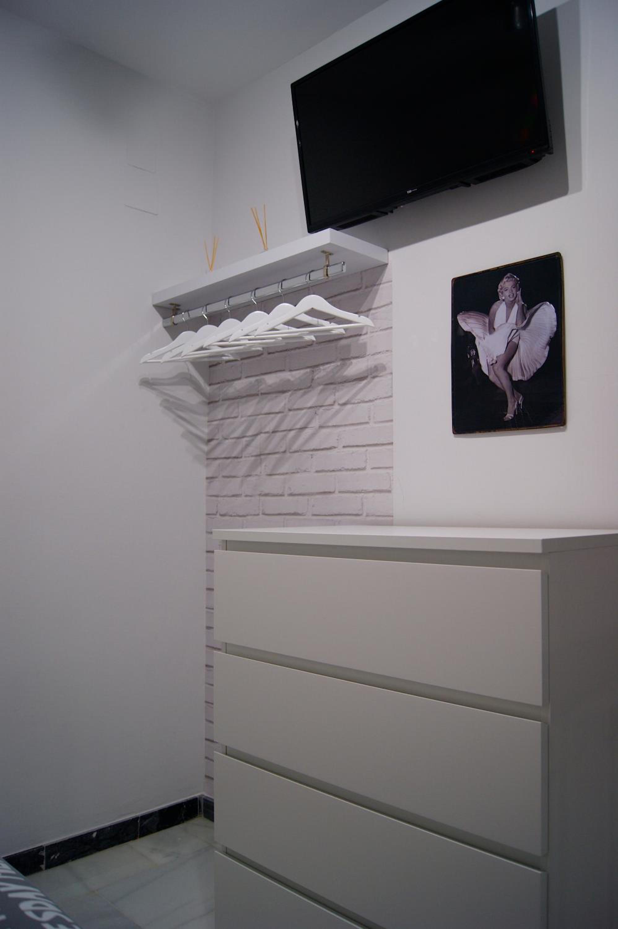 One-Bedroom Apartment - Photo 30