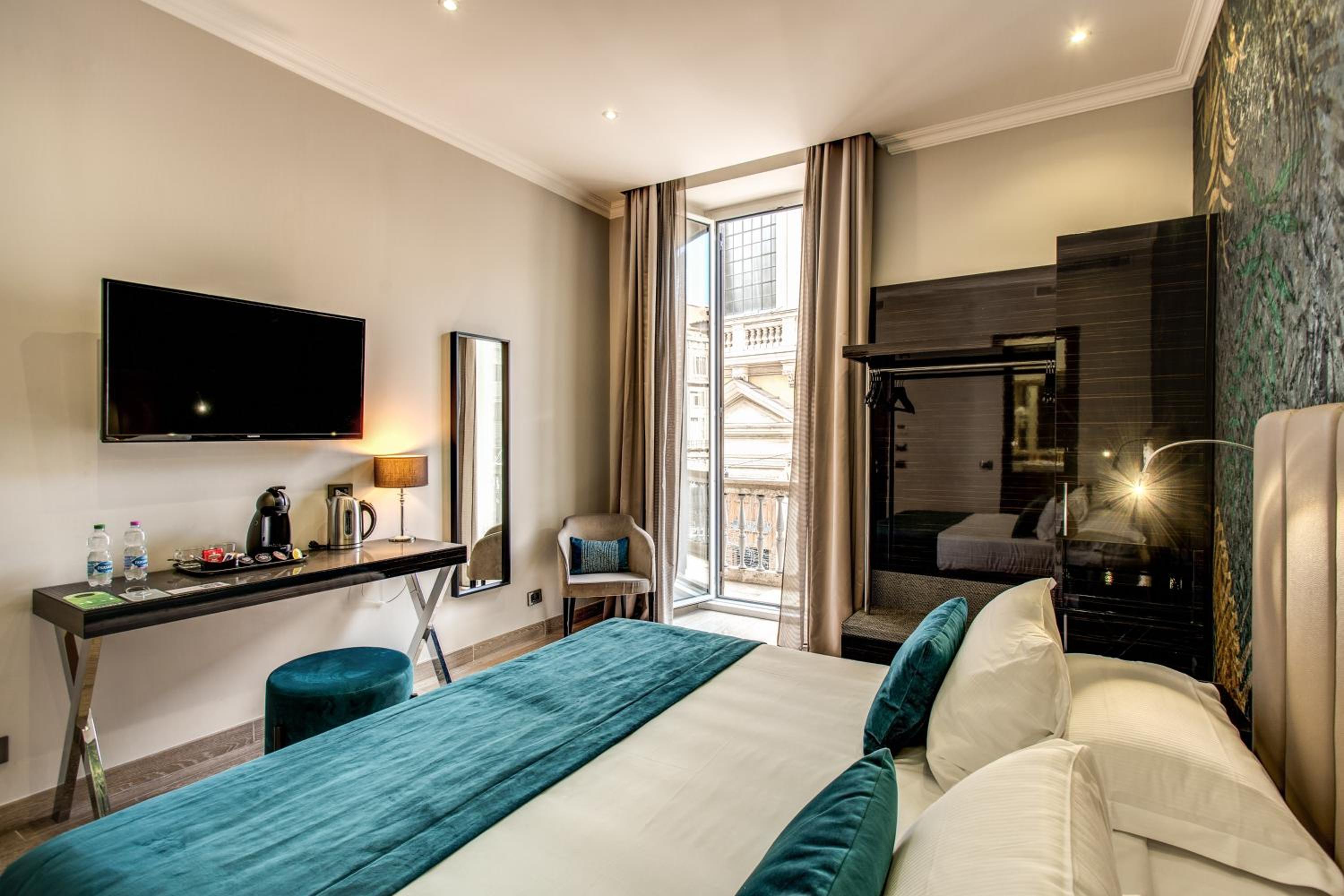 Superior Double or Twin Room with City View photo 2