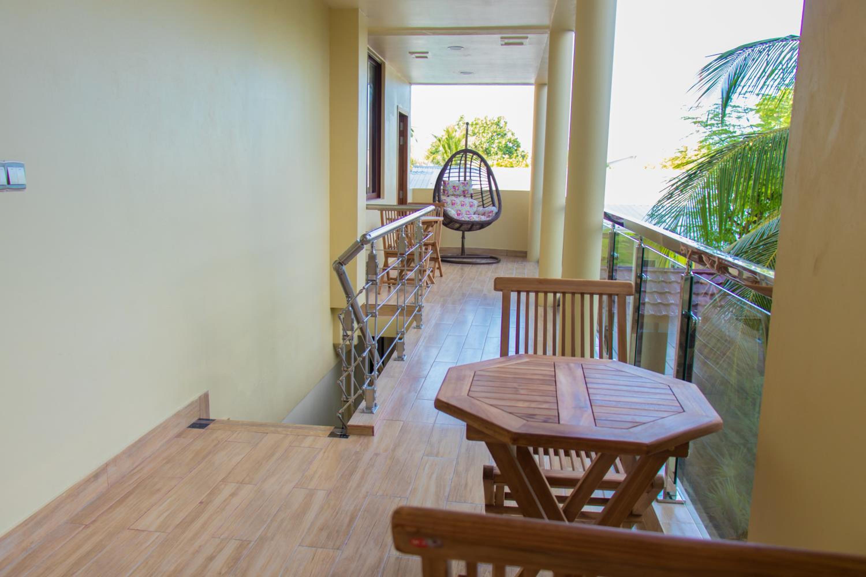 Deluxe Double Room with Balcony - Photo 7